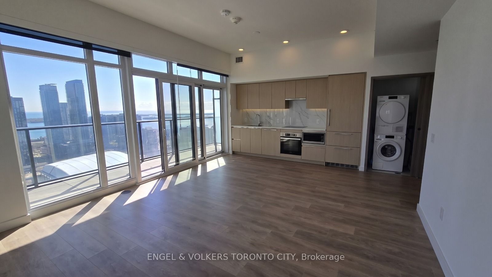1 Concord Cityplace Way 4801, Toronto, ON M5V 0X3 photo 3