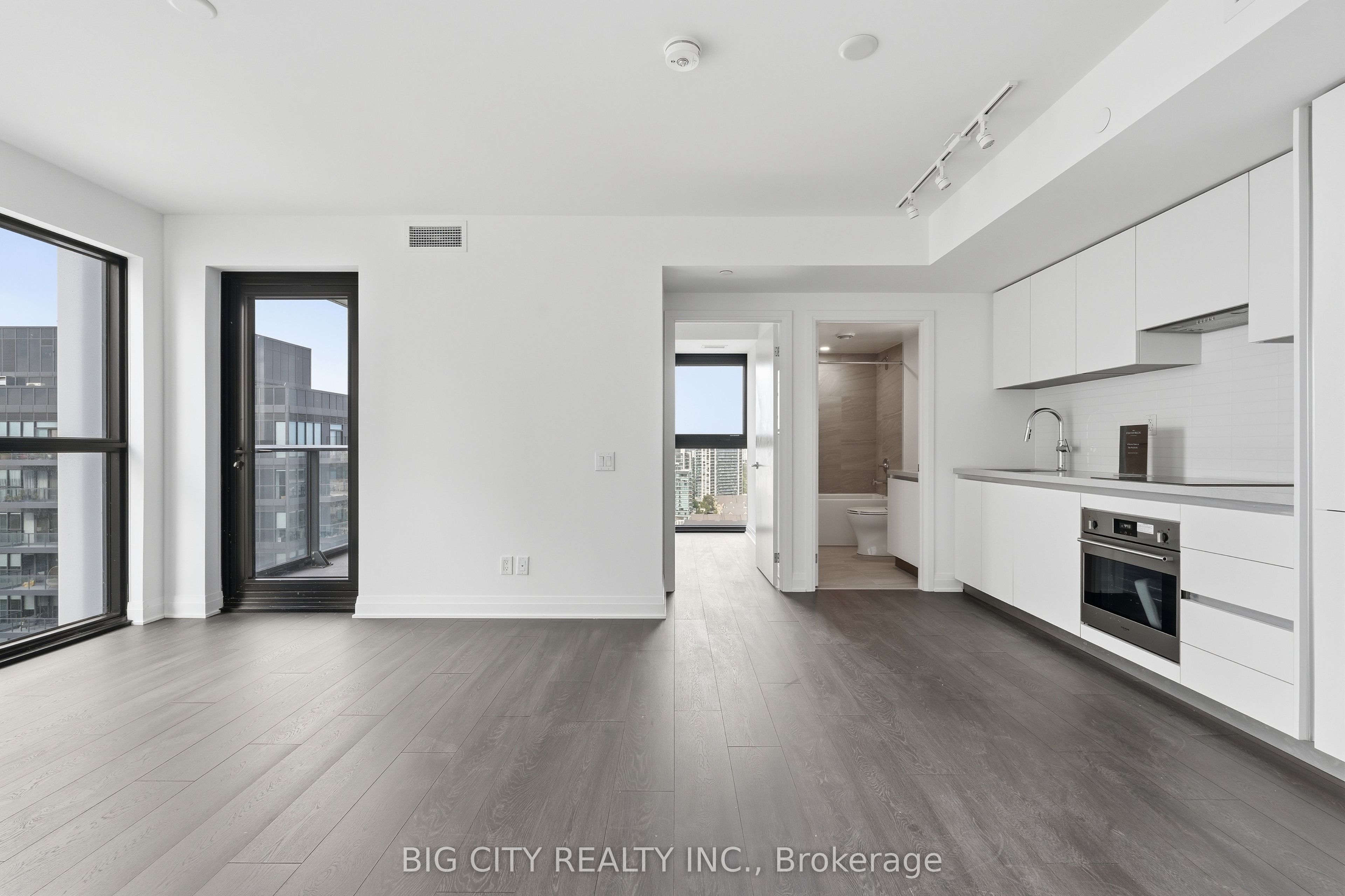 25 Frederick Todd Way 1807, Toronto, ON M4G 0C9 photo 2