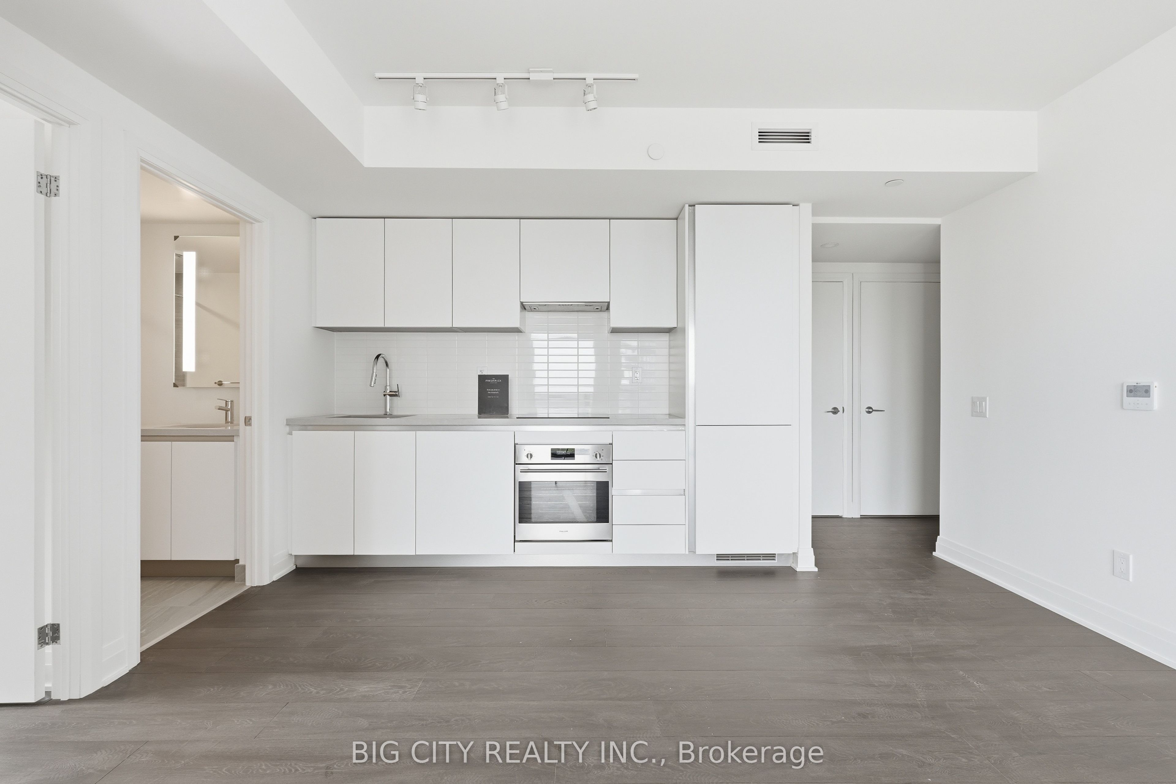 25 Frederick Todd Way 1807, Toronto, ON M4G 0C9 photo 4