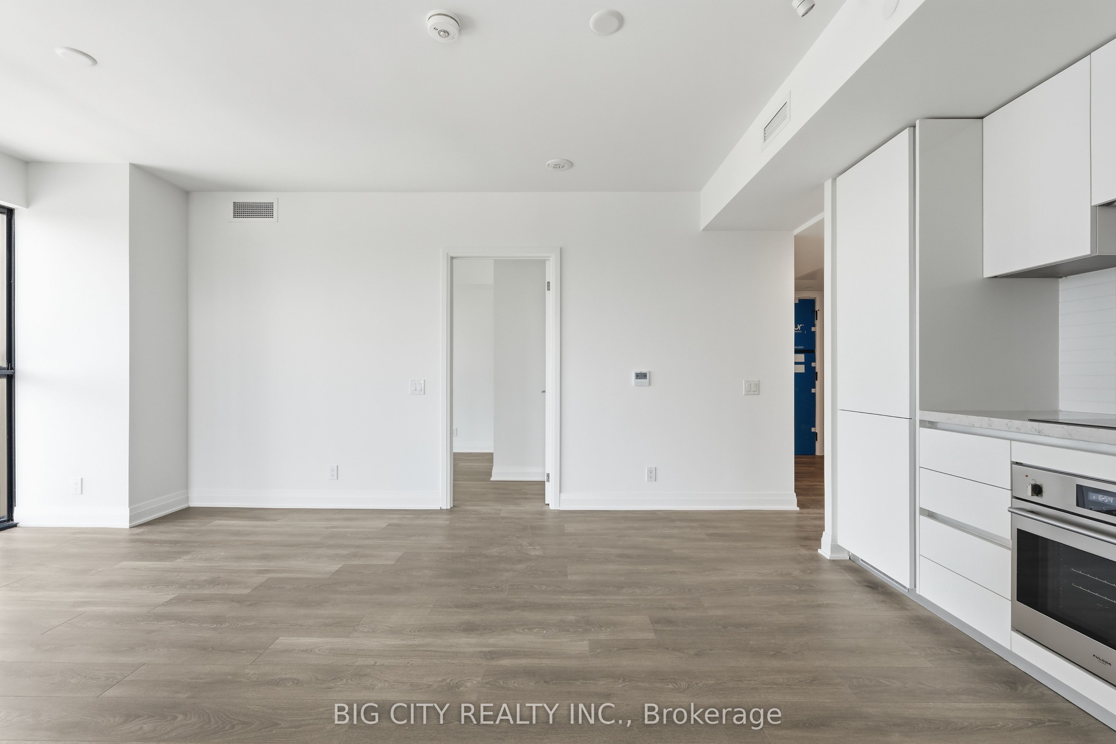 25 Frederick Todd Way 1604, Toronto, ON M4G 0C9 photo 5