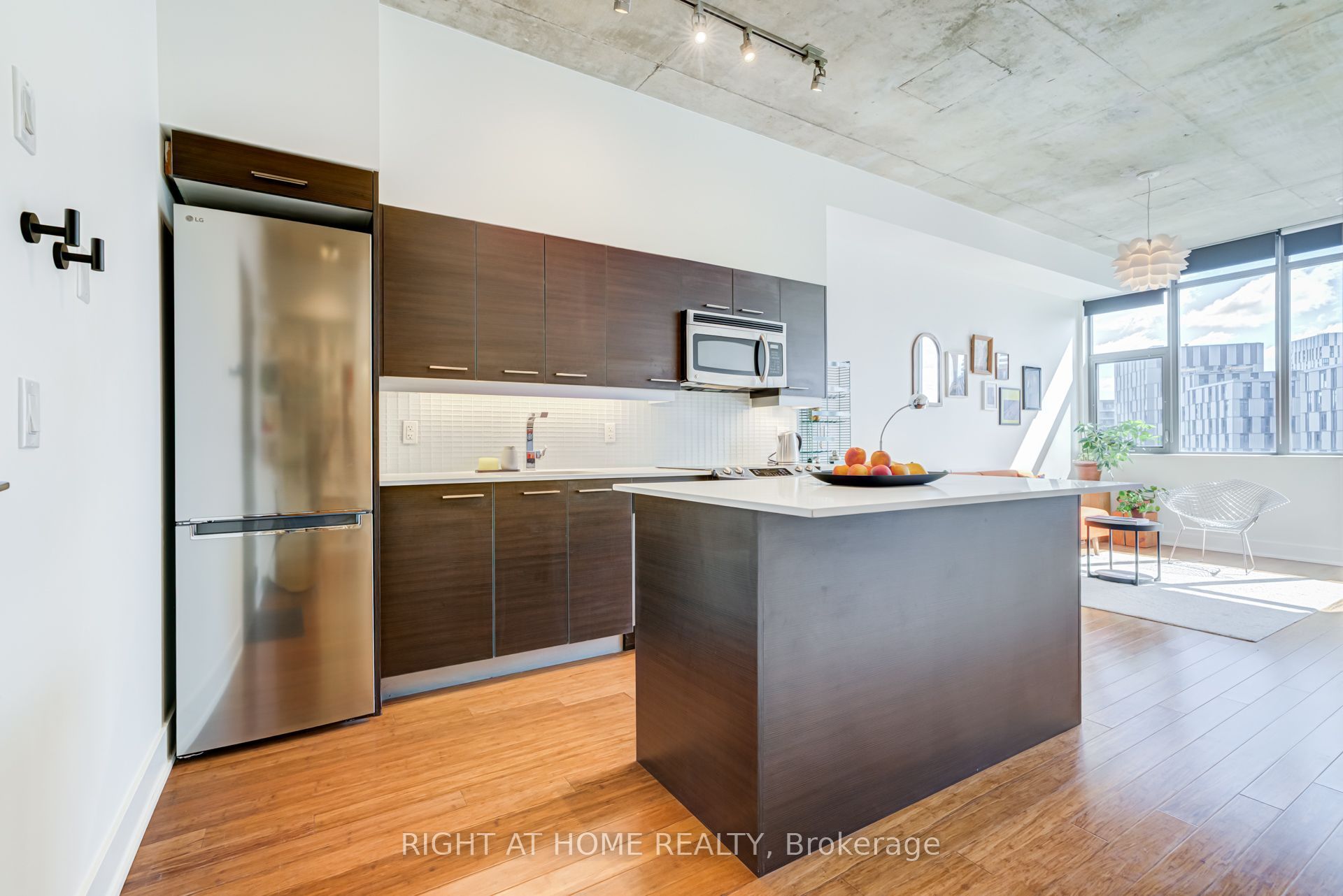 90 Trinity Street 805, Toronto, ON M5A 0E4 photo 2