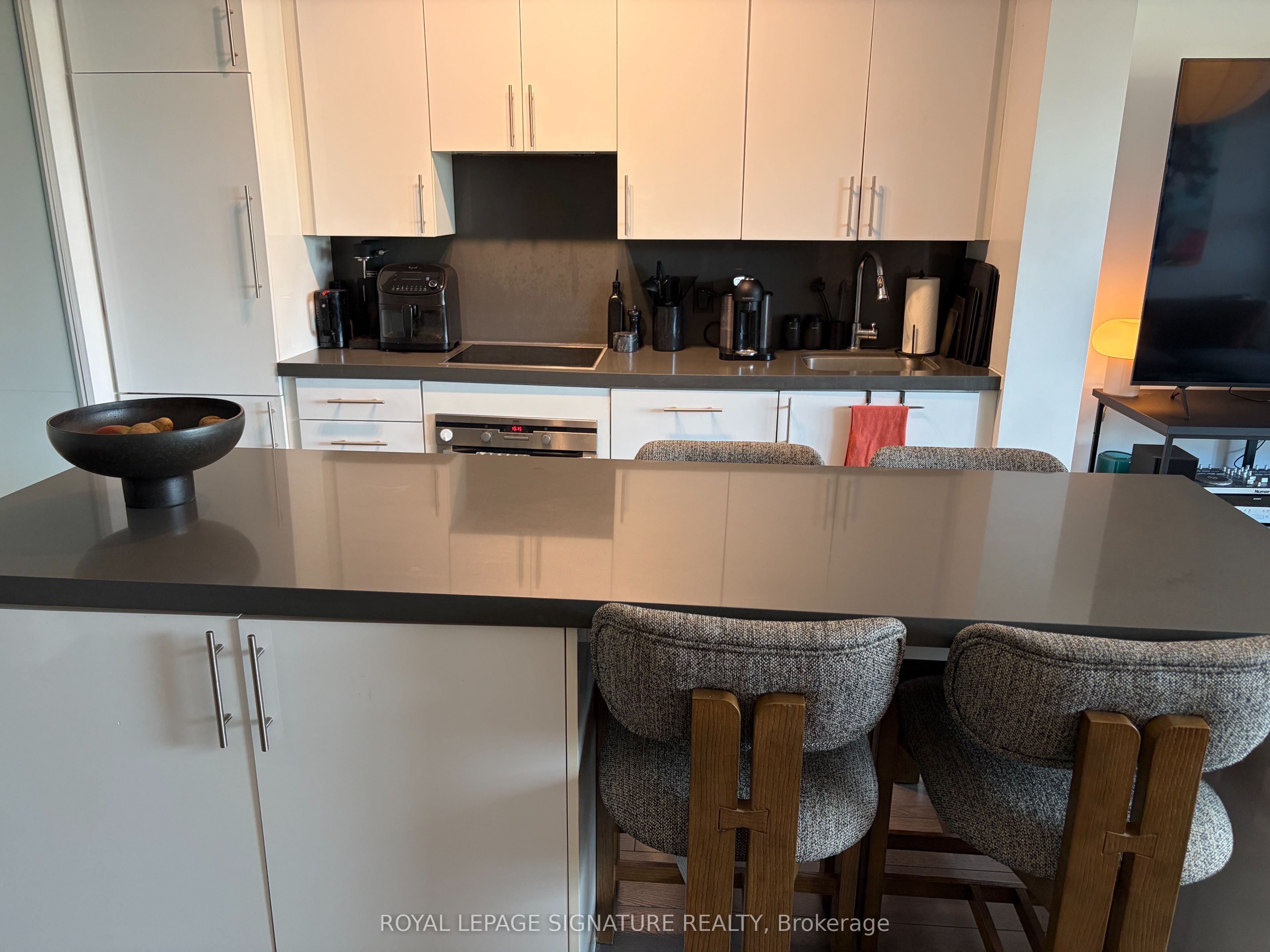 156 Portland Street 405, Toronto, ON M5V 0G1 photo 5