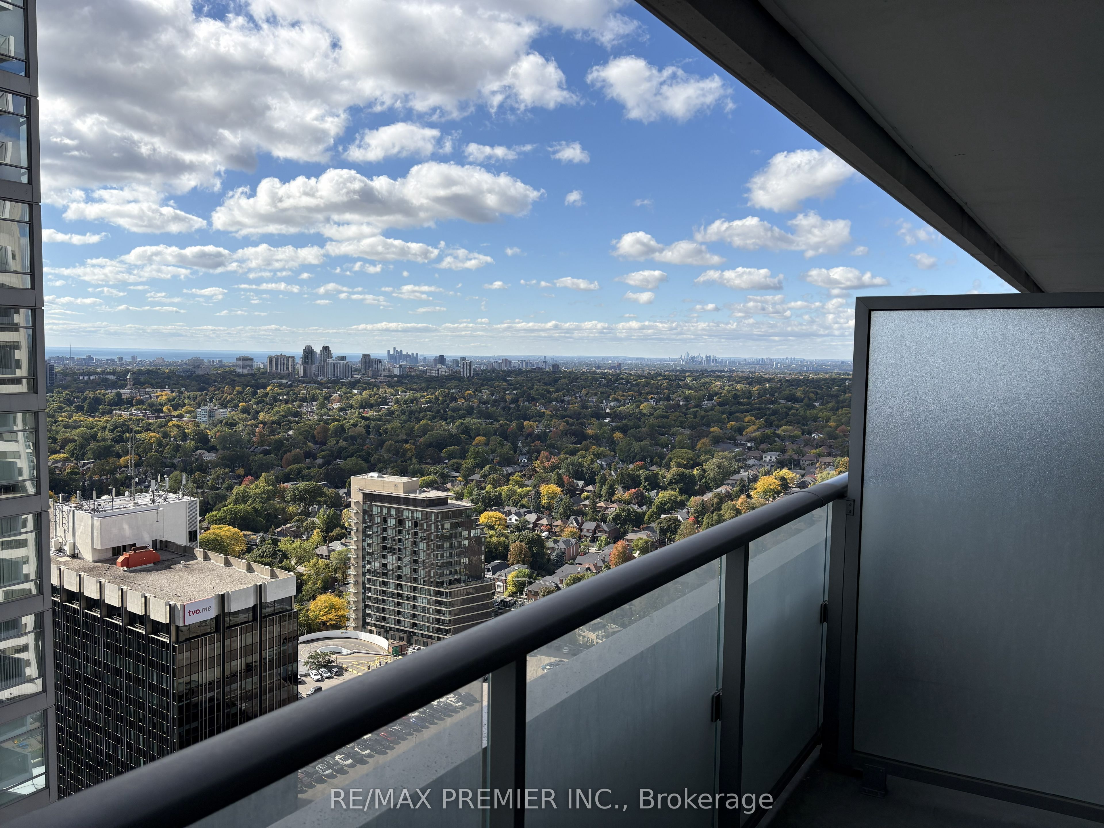 2221 Yonge Street 3105, Toronto, ON M4S 0B8 photo 5