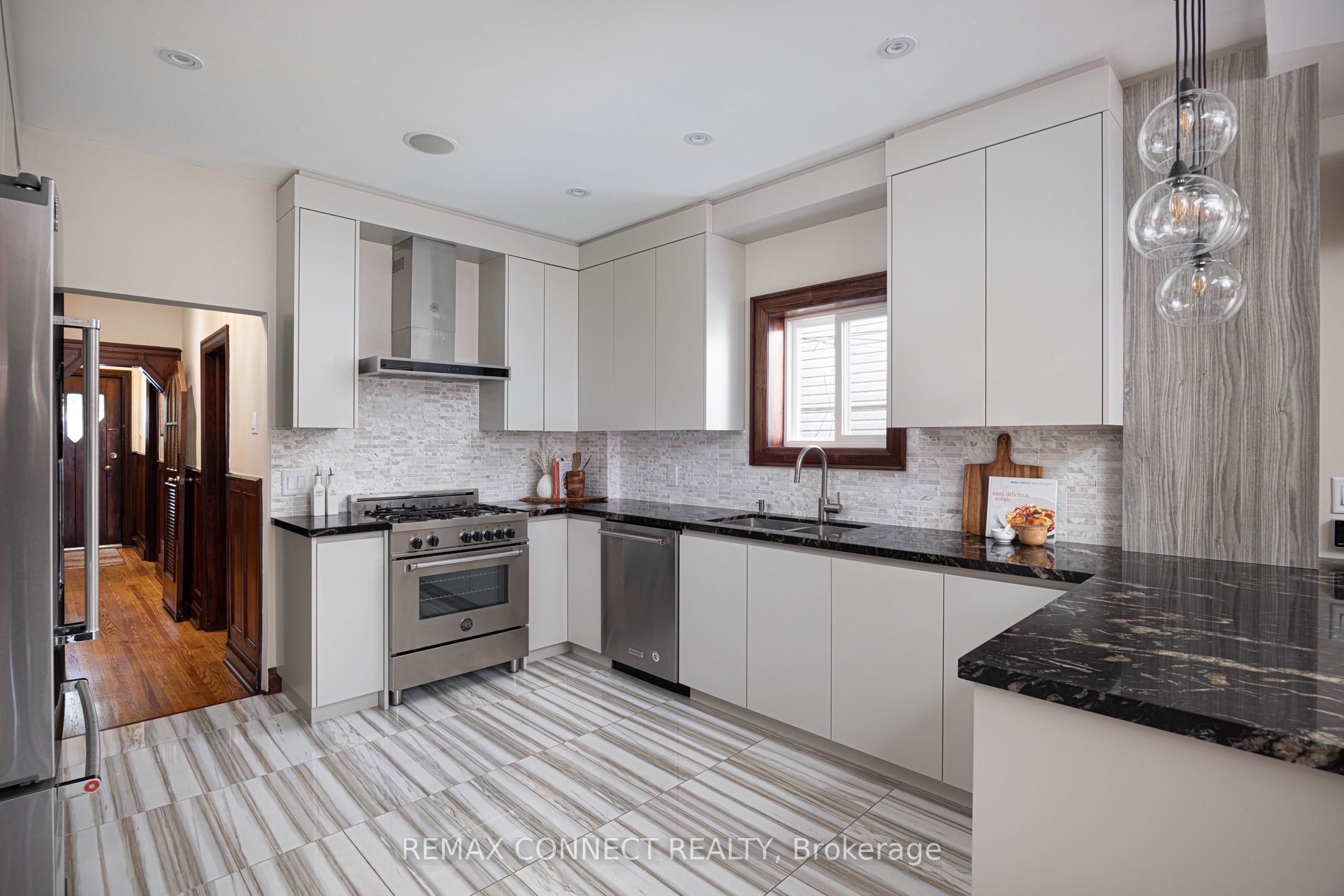29 Denison Avenue, Toronto, ON M5T 2M6 photo 3