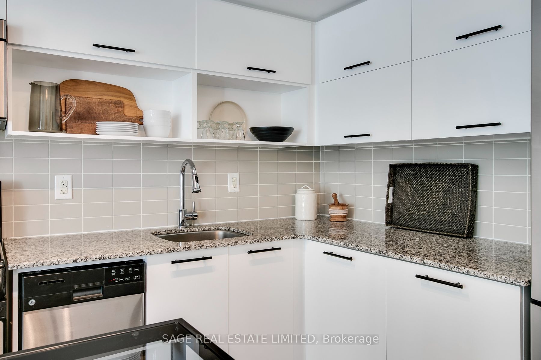 36 Lisgar Street W 1208W, Toronto, ON M6J 3G2 photo 5