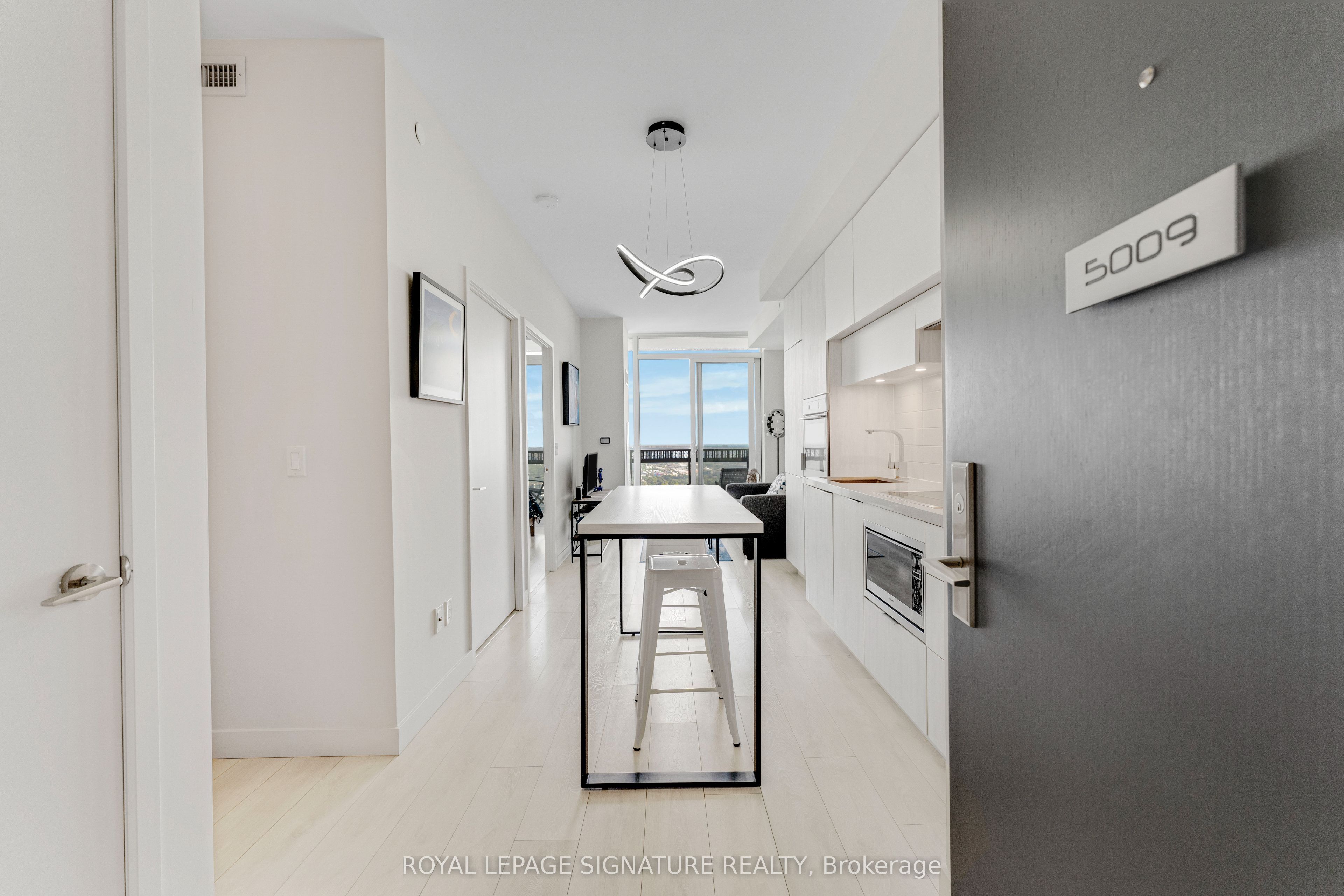 8 Eglinton Avenue E 5009, Toronto, ON M4P 0C1 photo 4