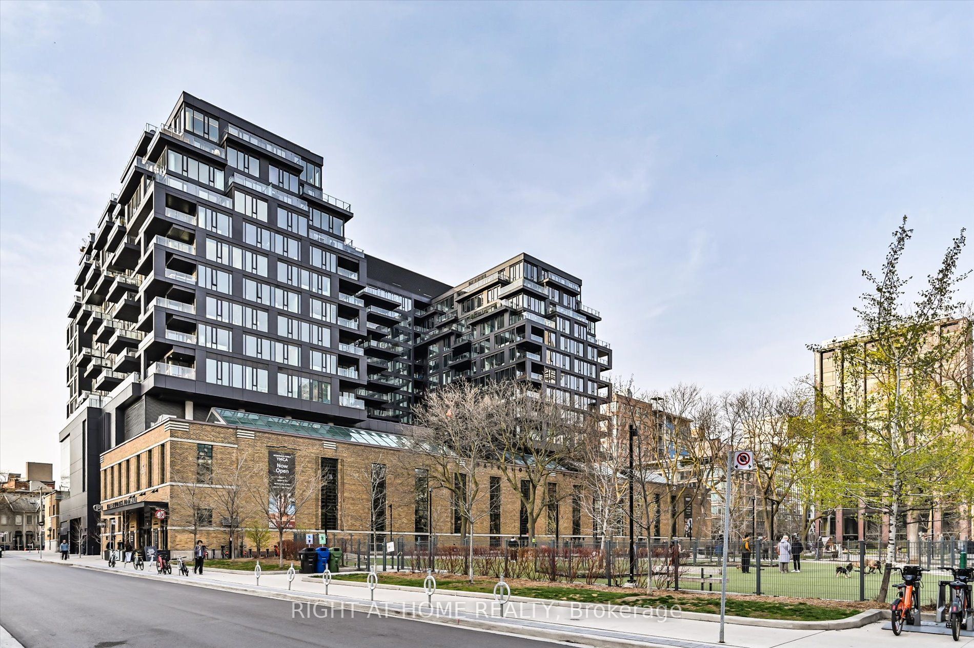 505 Richmond Street W 733, Toronto, ON M5V 1Y3 photo 3