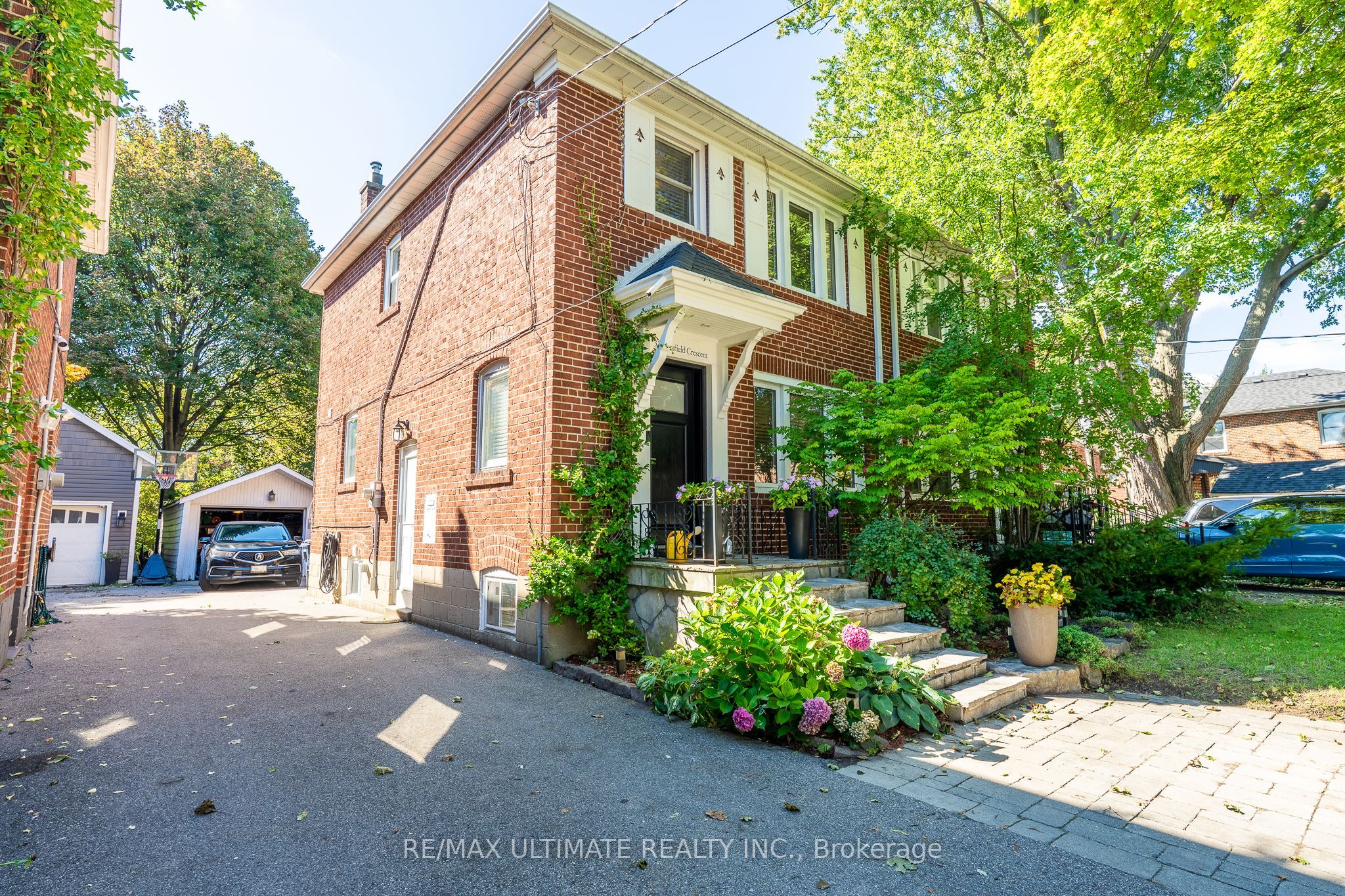 3 Thursfield Crescent, Toronto, ON M4G 2N4 photo 2