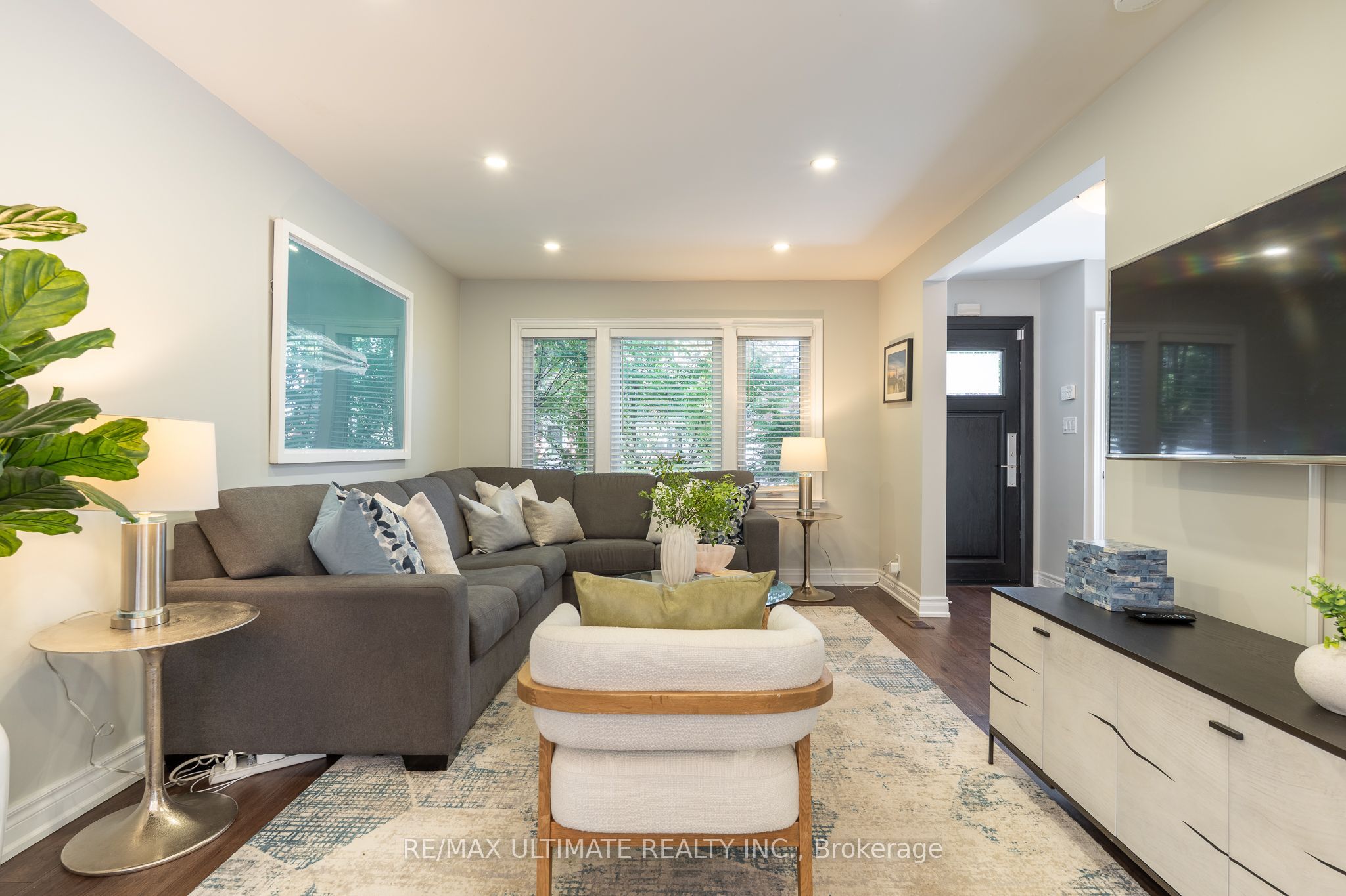 3 Thursfield Crescent, Toronto, ON M4G 2N4 photo 3