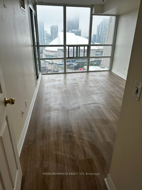 30 Grand Trunk Crescent 3212, Toronto, ON M5J 3A4