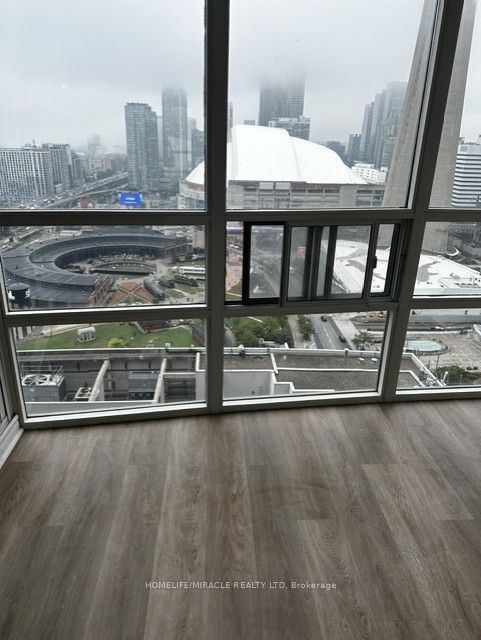 30 Grand Trunk Crescent 3212, Toronto, ON M5J 3A4 photo 2