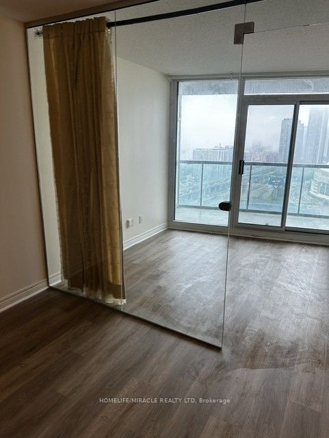 30 Grand Trunk Crescent 3212, Toronto, ON M5J 3A4 photo 5