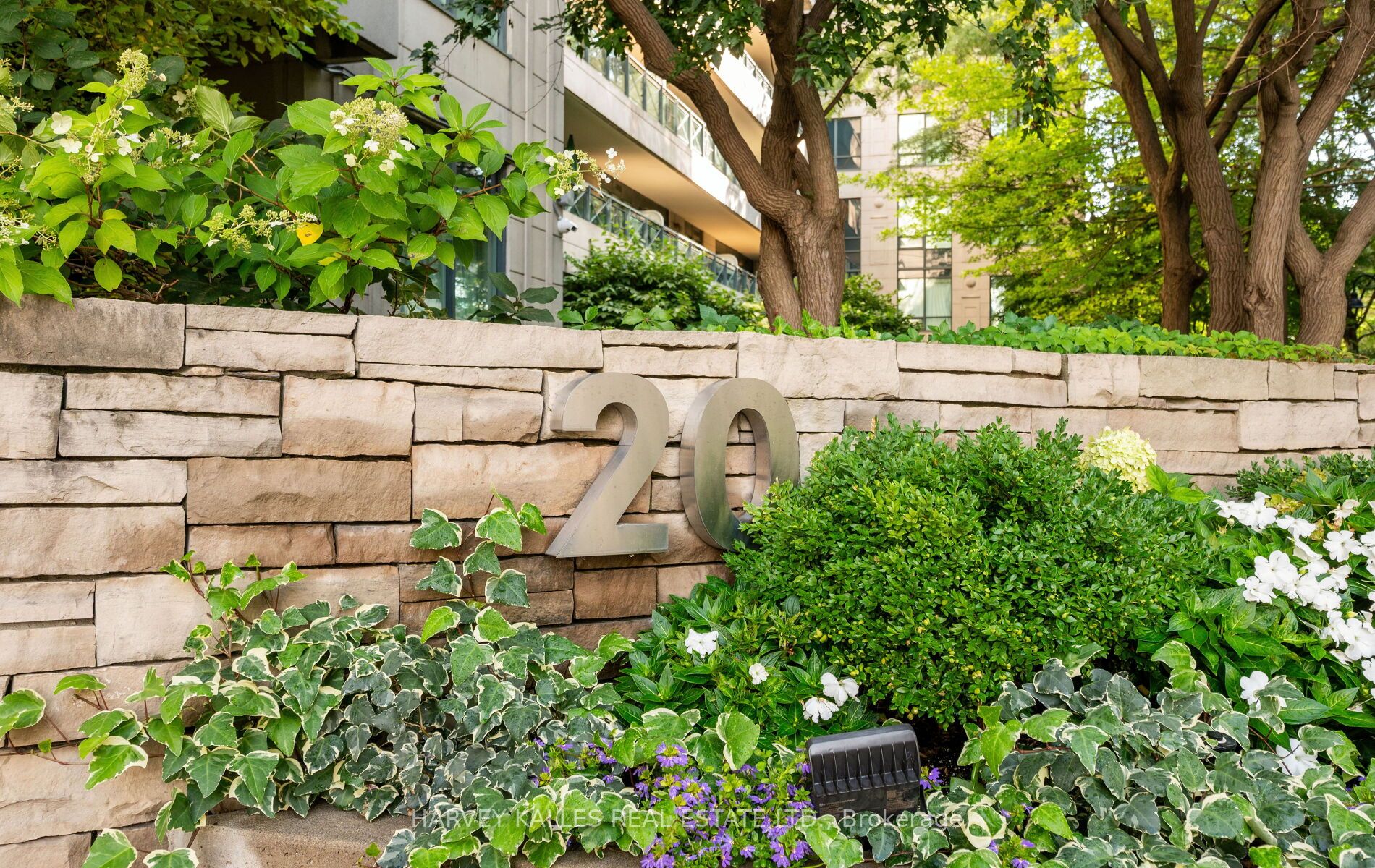 20 Scrivener Square 418, Toronto, ON M4W 3X9 photo 2