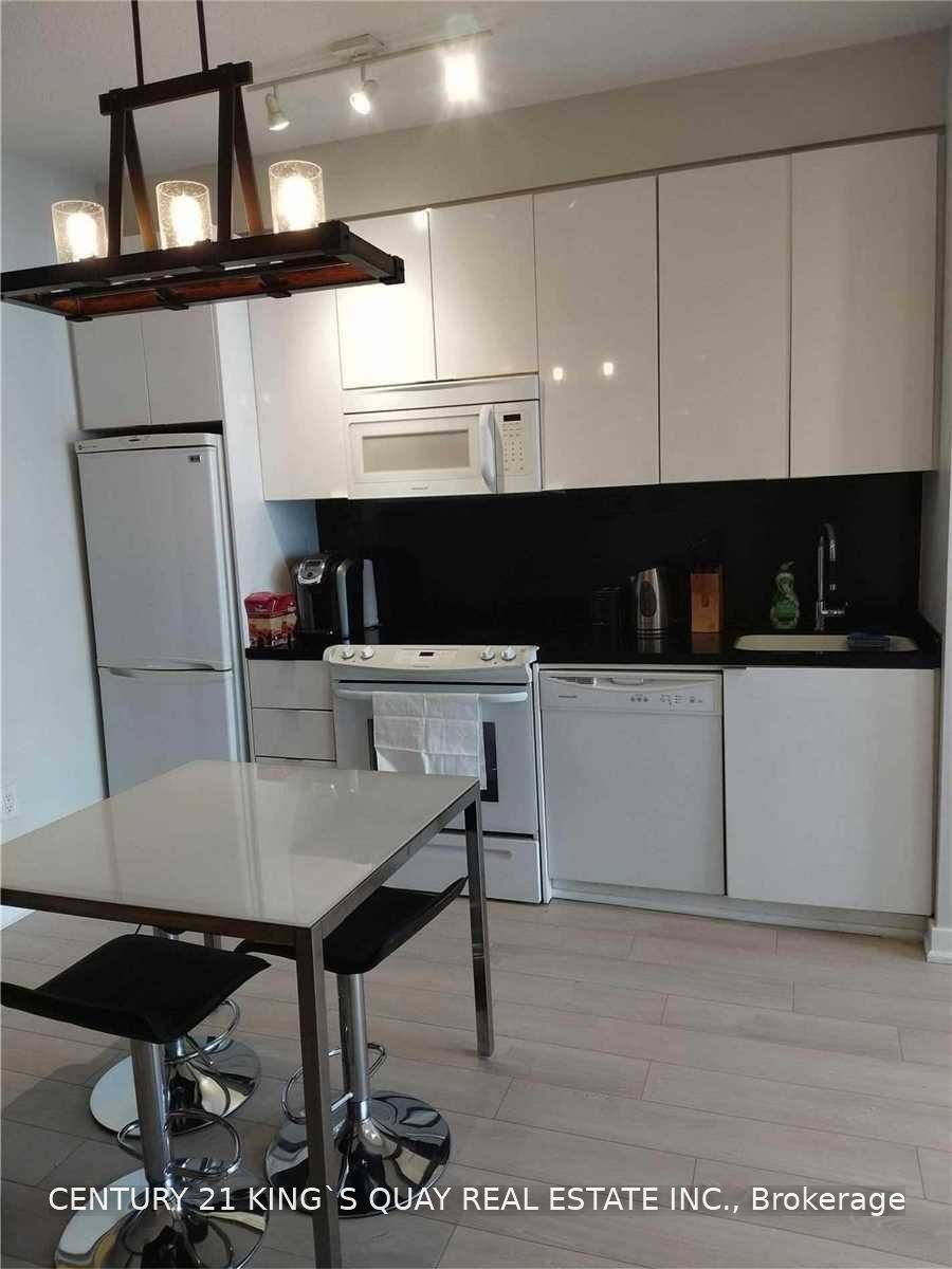 15 Iceboat Terrace 3908, Toronto, ON M5V 4A5 photo 5