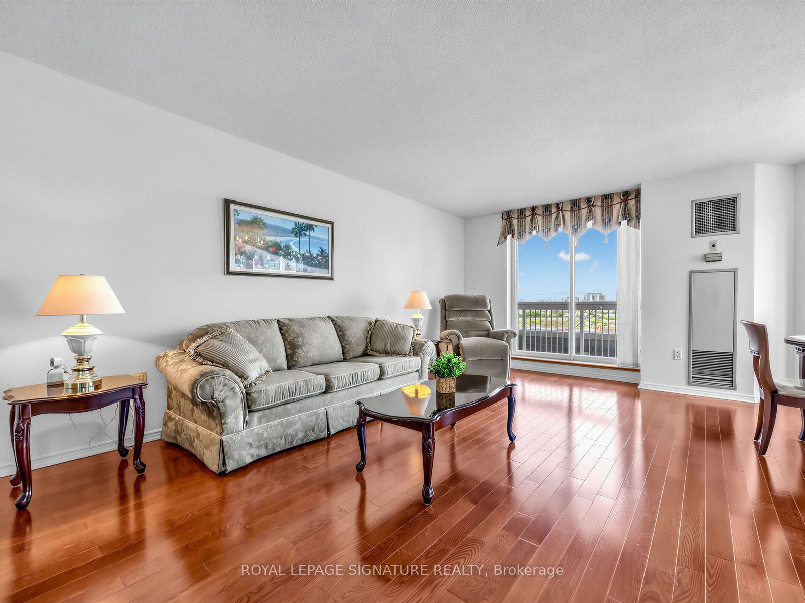 11 Thorncliffe Park Drive 807, Toronto, ON M4H 1P3 photo 5