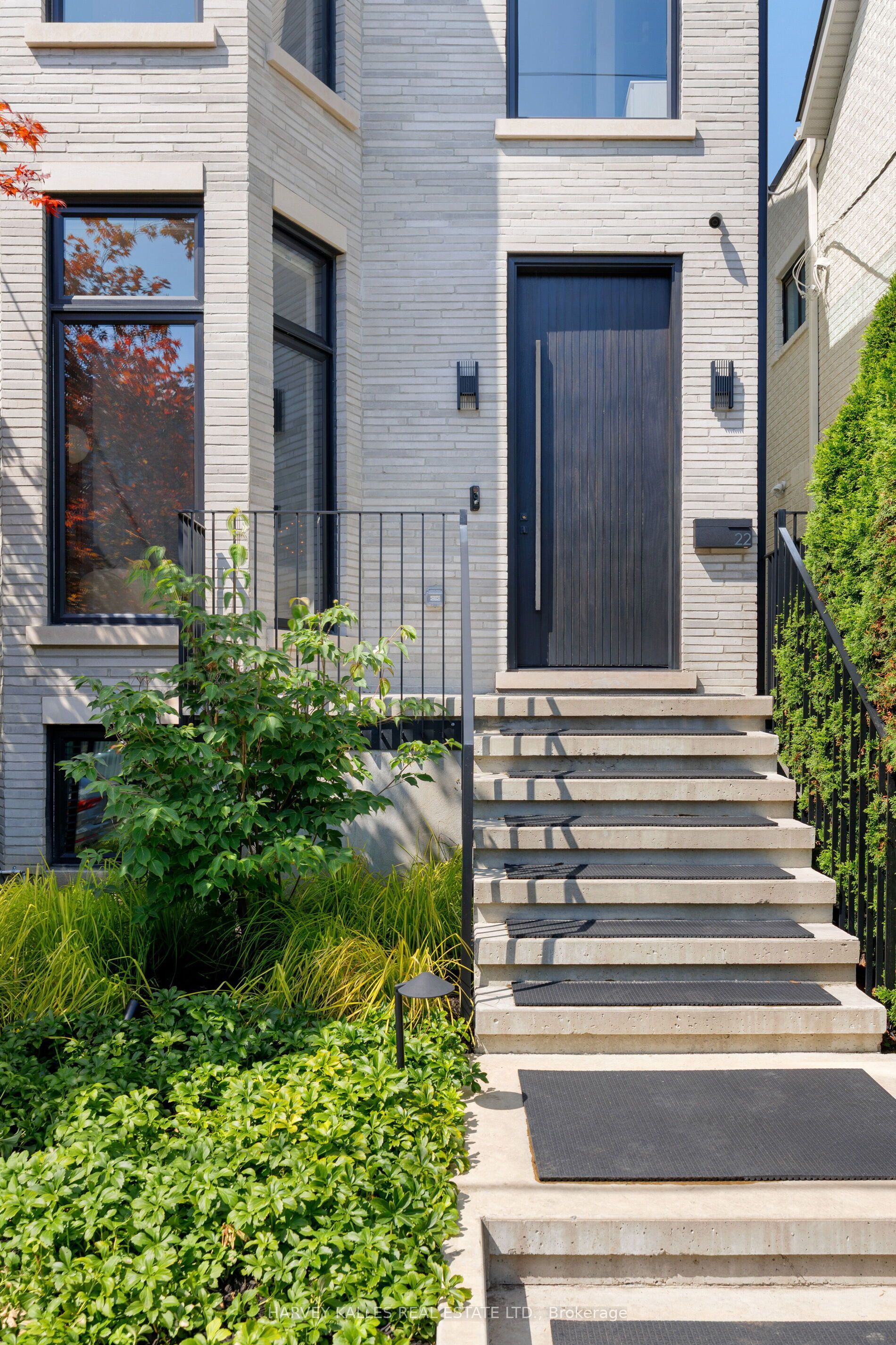 22 Foxley Street, Toronto, ON M6J 1R1 photo 3