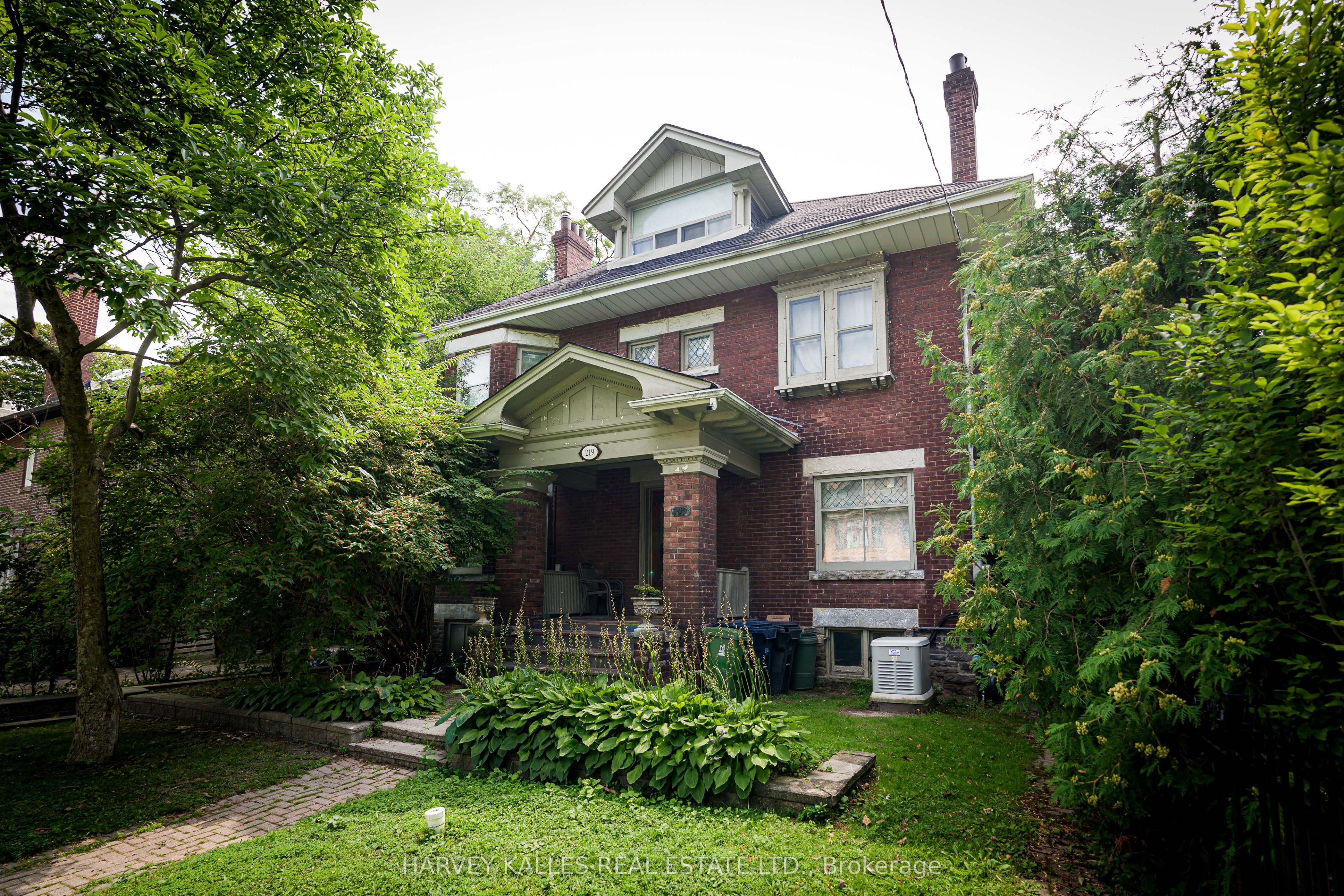 219 Balmoral Avenue, Toronto, ON M4V 1K1
