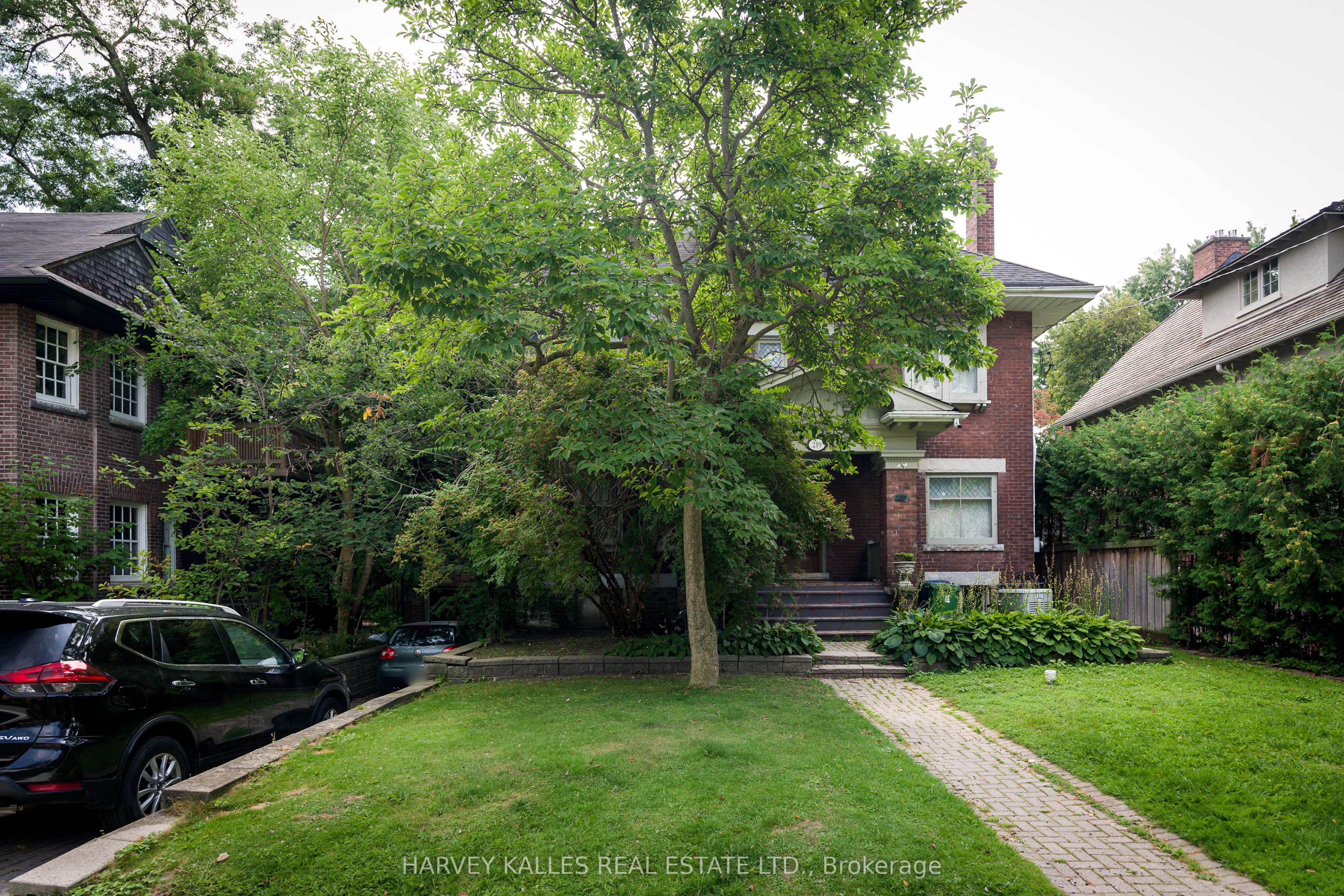 219 Balmoral Avenue, Toronto, ON M4V 1K1 photo 2