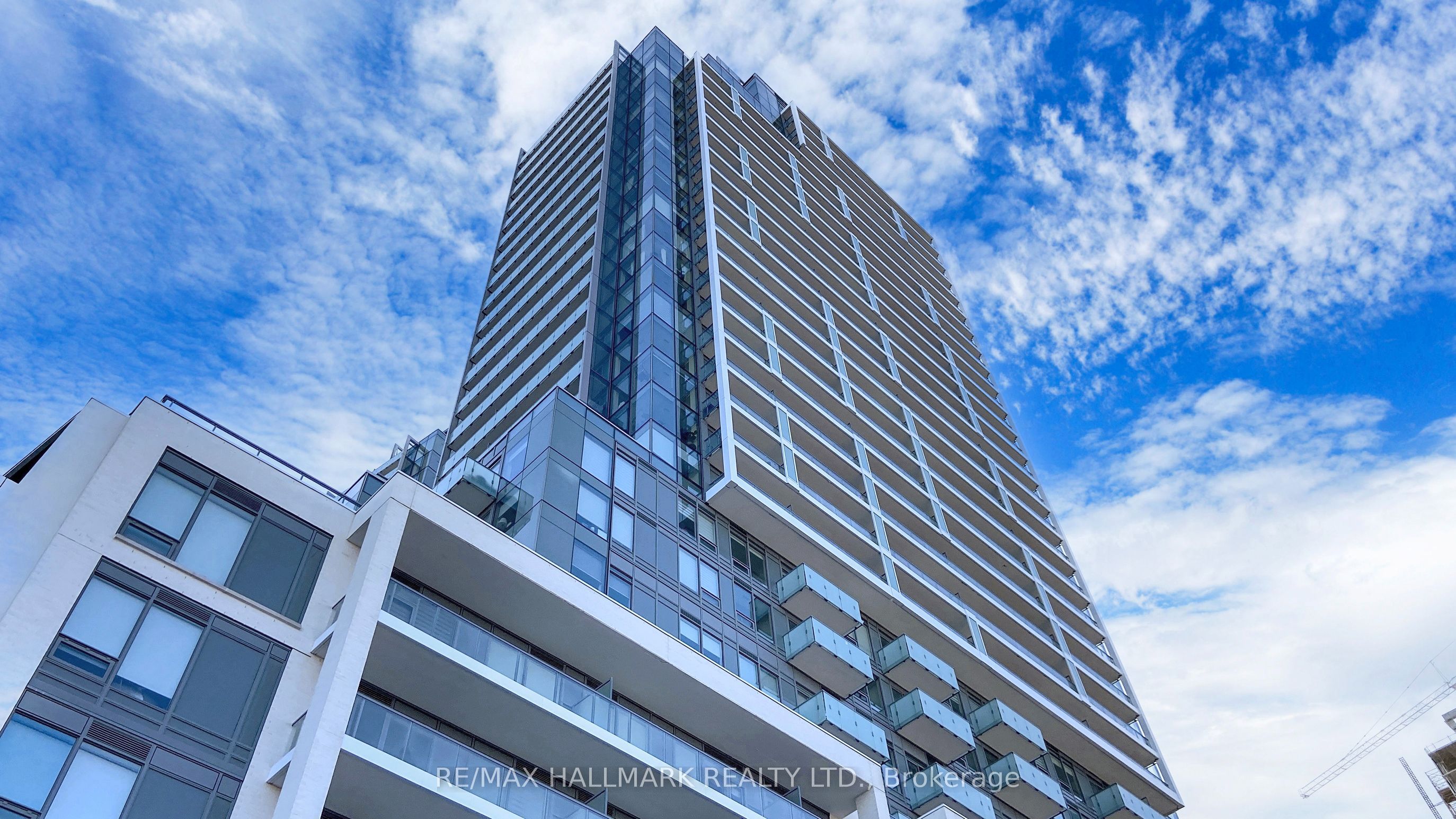 7 Golden Lion Heights N423, Toronto, ON M6R 2J3