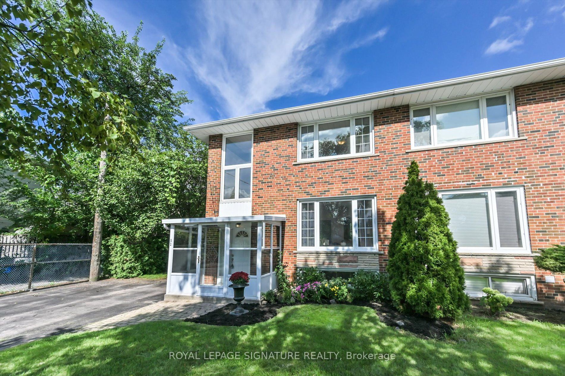 52 Daleside Crescent, Toronto, ON M4A 2H6