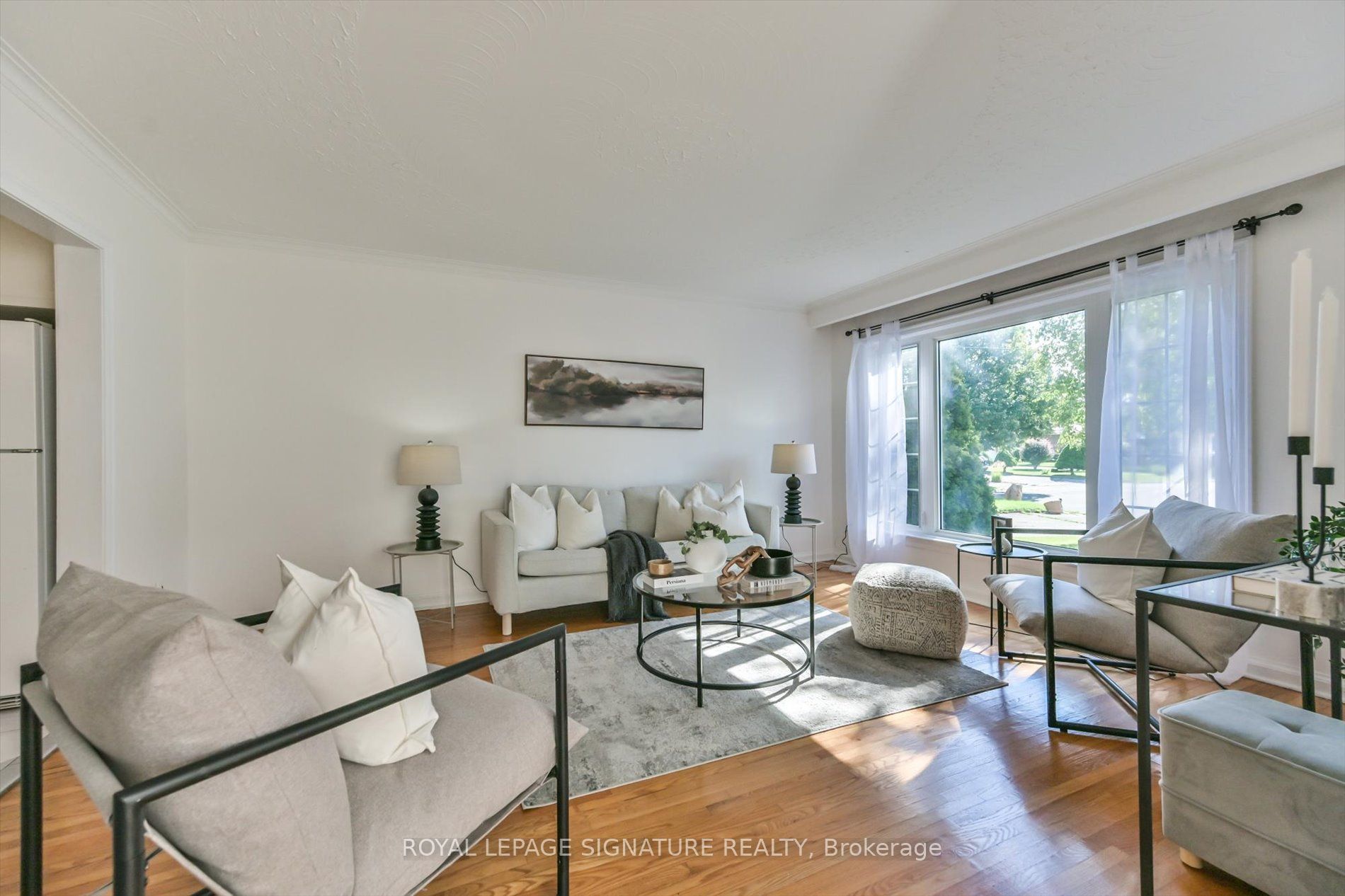 52 Daleside Crescent, Toronto, ON M4A 2H6 photo 2