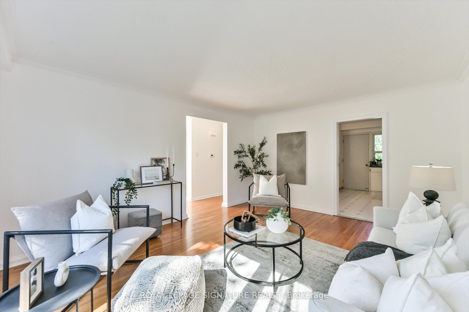 52 Daleside Crescent, Toronto, ON M4A 2H6 photo 3