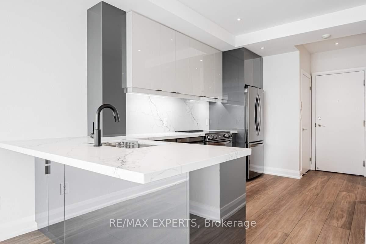 18 Beverley Street 516B, Toronto, ON M5T 3L2 photo 2