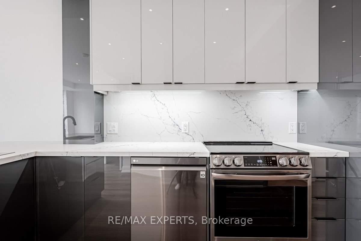 18 Beverley Street 516B, Toronto, ON M5T 3L2 photo 3