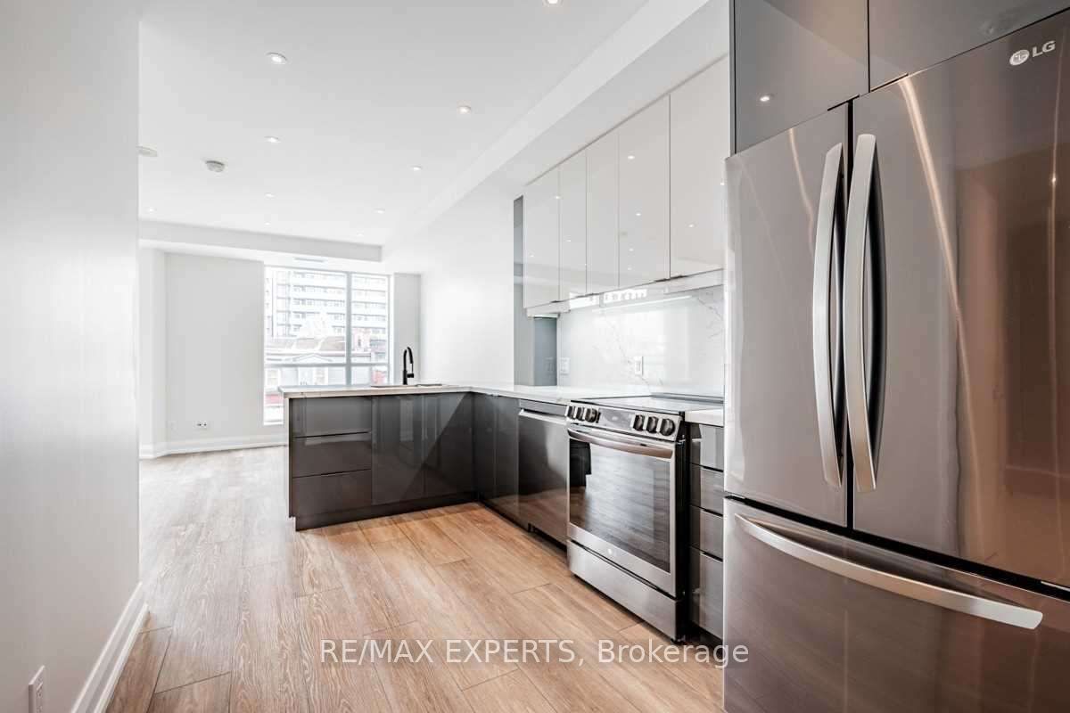 18 Beverley Street 516B, Toronto, ON M5T 3L2 photo 4