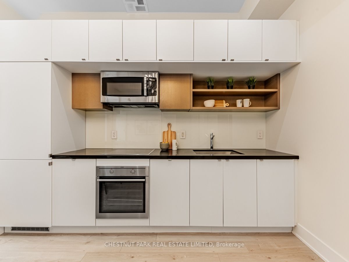 111 St Clair Avenue 420, Toronto, ON M4V 1N5 photo 4
