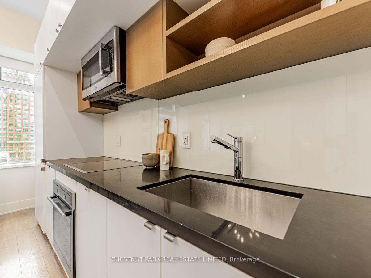 111 St Clair Avenue 420, Toronto, ON M4V 1N5 photo 5