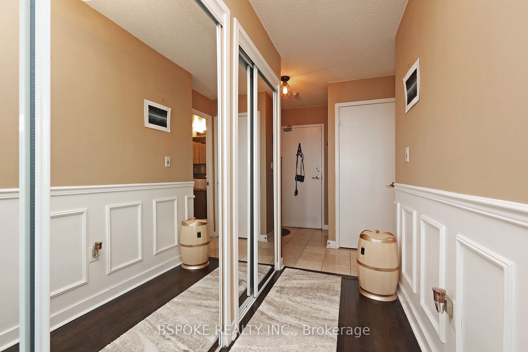 11 Brunel Court 5016, Toronto, ON M5V 3Y3 photo 2