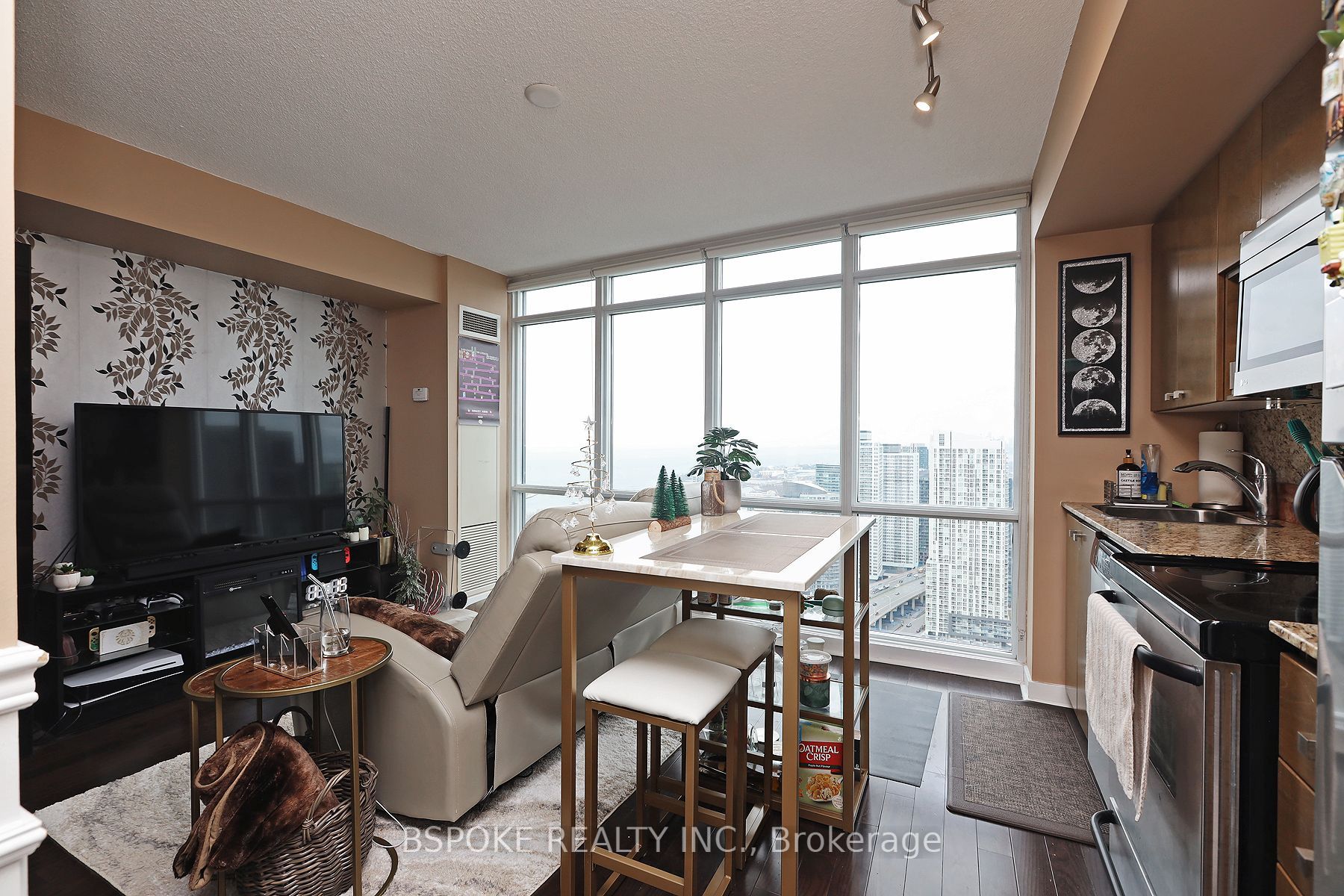 11 Brunel Court 5016, Toronto, ON M5V 3Y3 photo 4