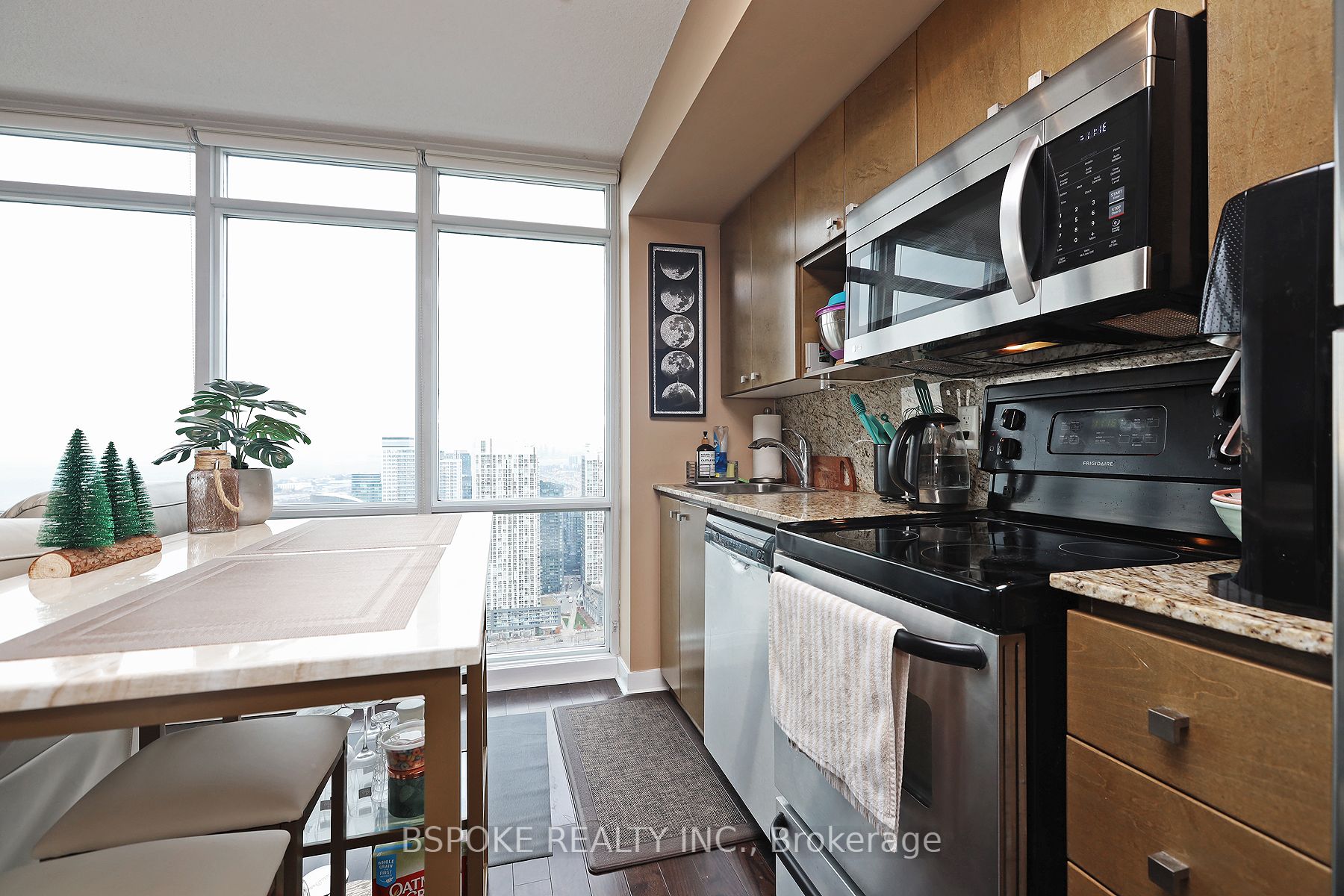 11 Brunel Court 5016, Toronto, ON M5V 3Y3 photo 5