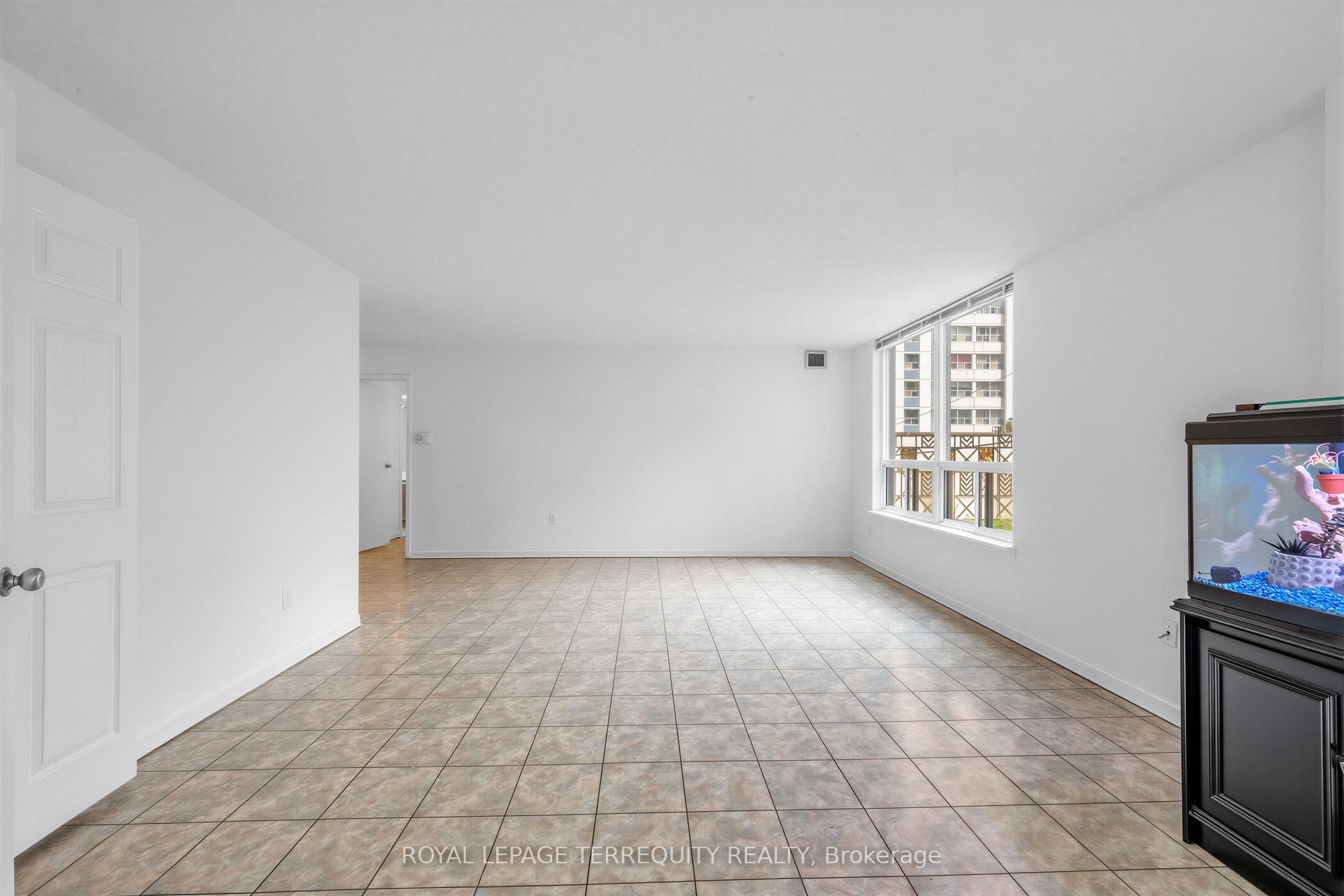 25 Maitland Street 210, Toronto, ON M4Y 2W1 photo 4
