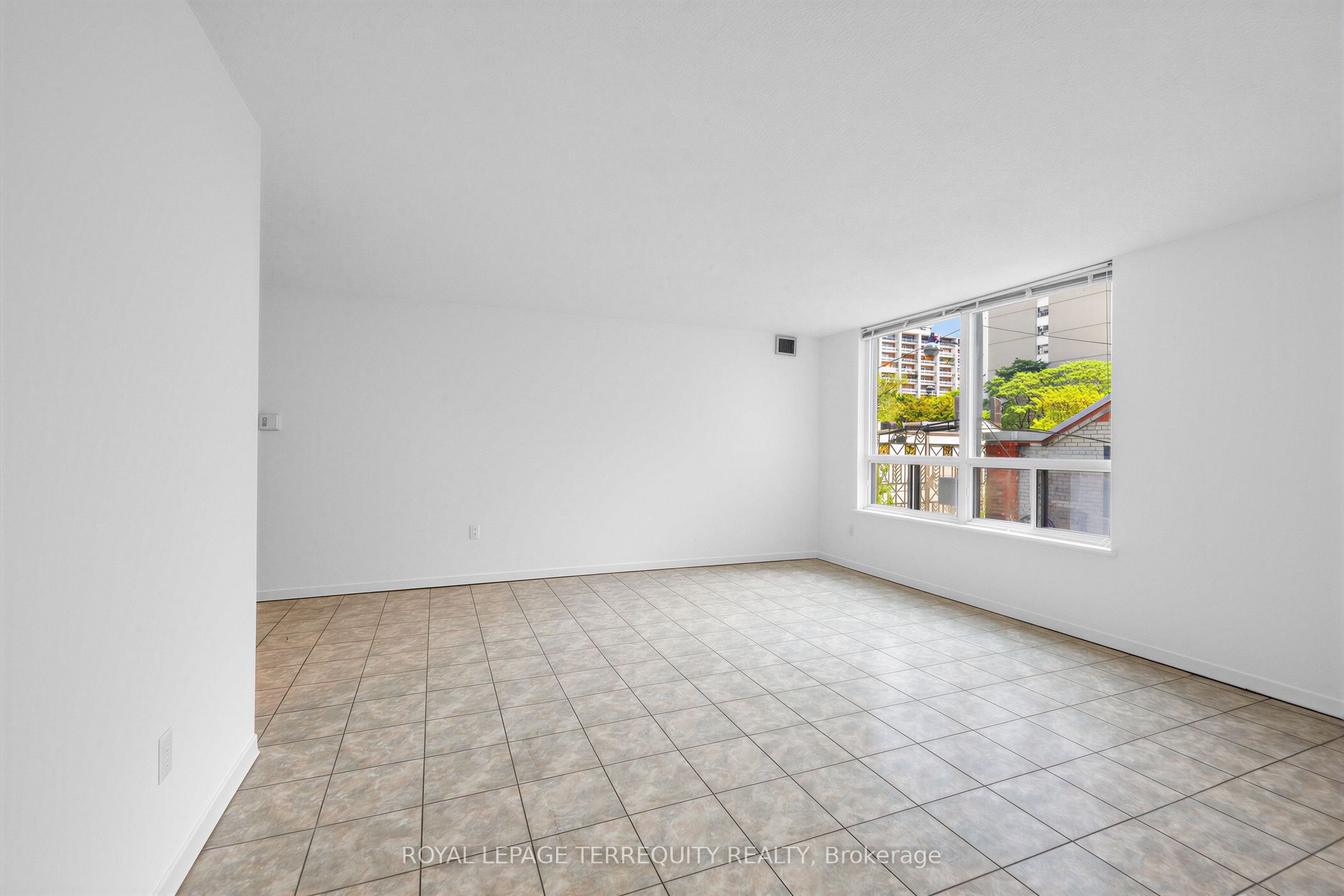 25 Maitland Street 210, Toronto, ON M4Y 2W1 photo 5