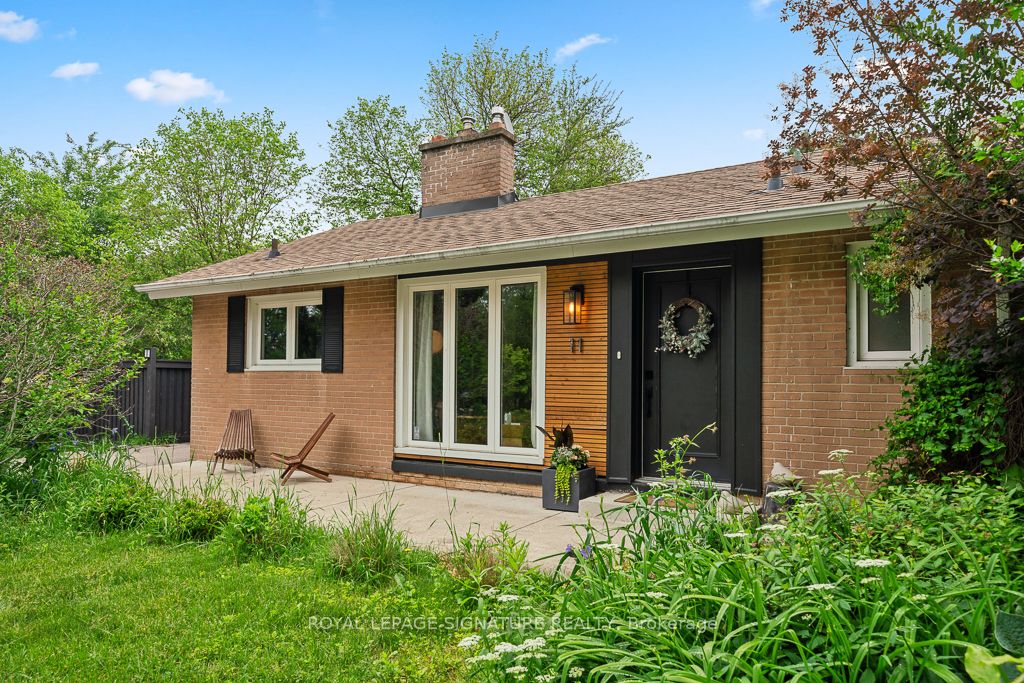 11 Yewfield Crescent, Toronto, ON M3B 2Y4 photo 2