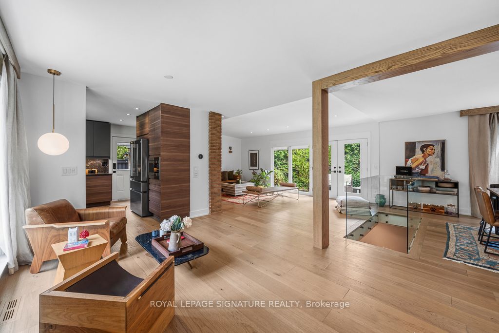 11 Yewfield Crescent, Toronto, ON M3B 2Y4 photo 3