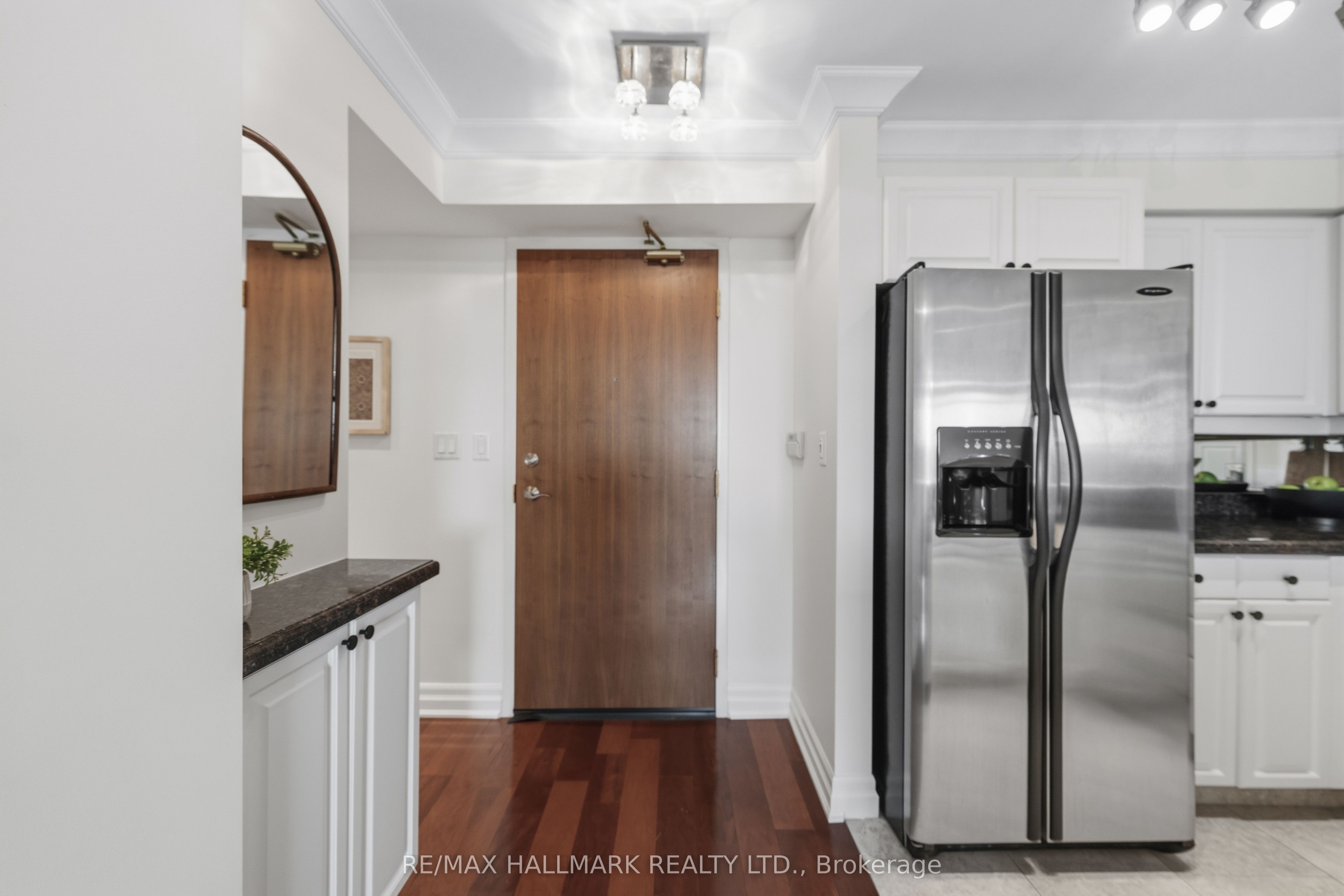 3840 Bathurst Street 511, Toronto, ON M3H 6C6 photo 2