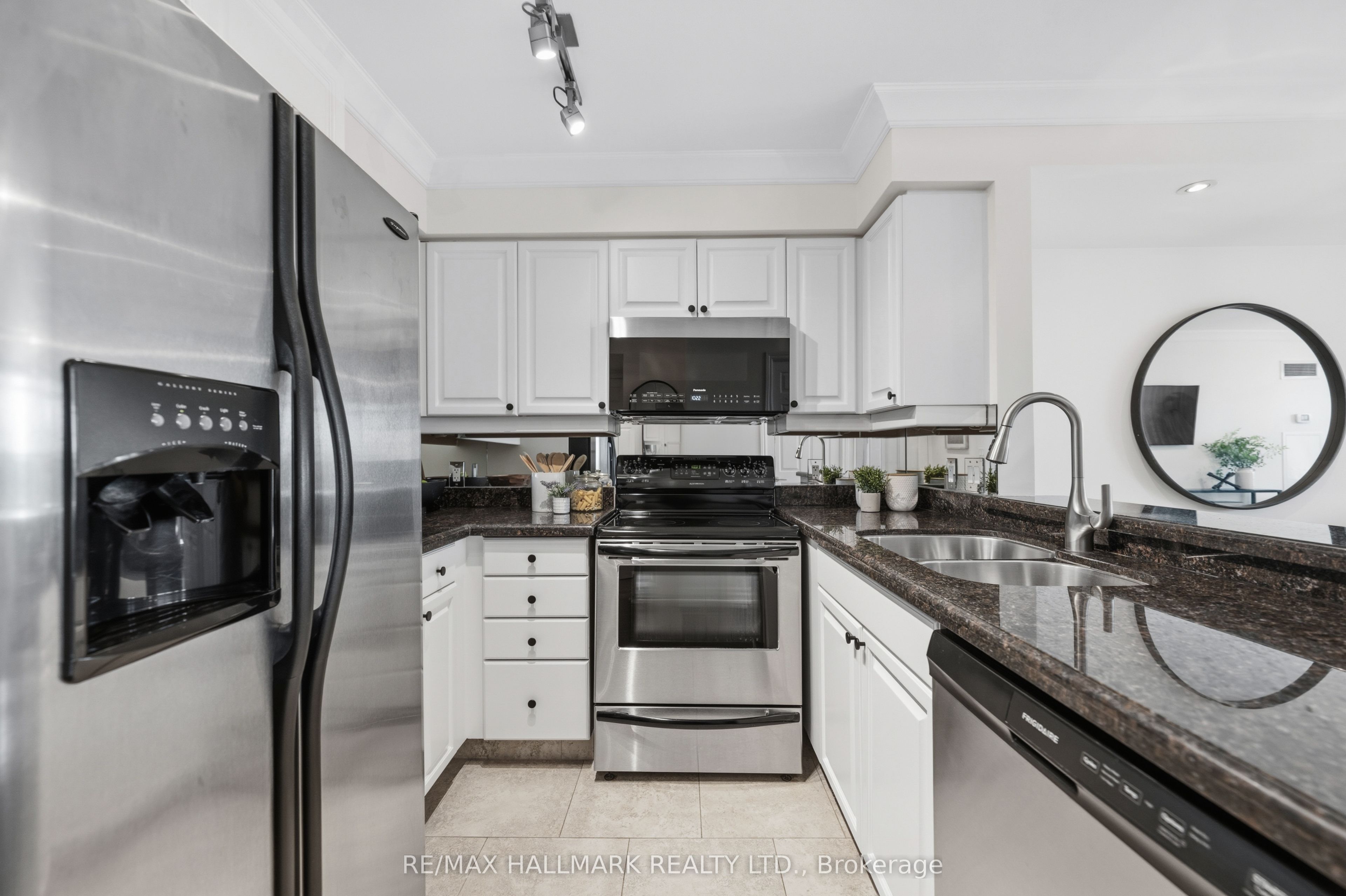 3840 Bathurst Street 511, Toronto, ON M3H 6C6 photo 4