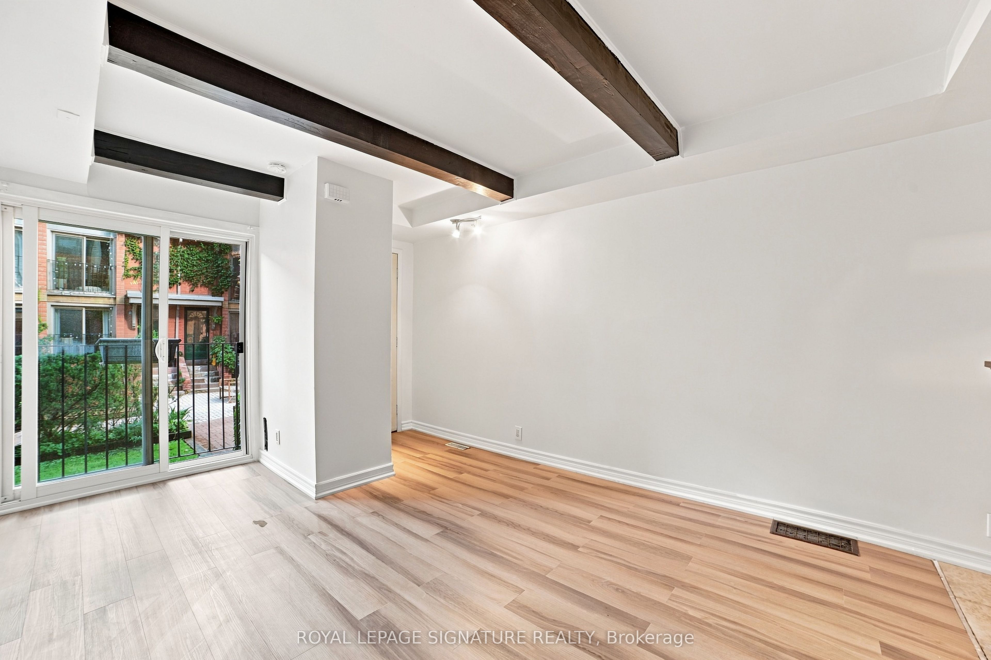 325 Jarvis Street 18, Toronto, ON M5B 2C2 photo 2