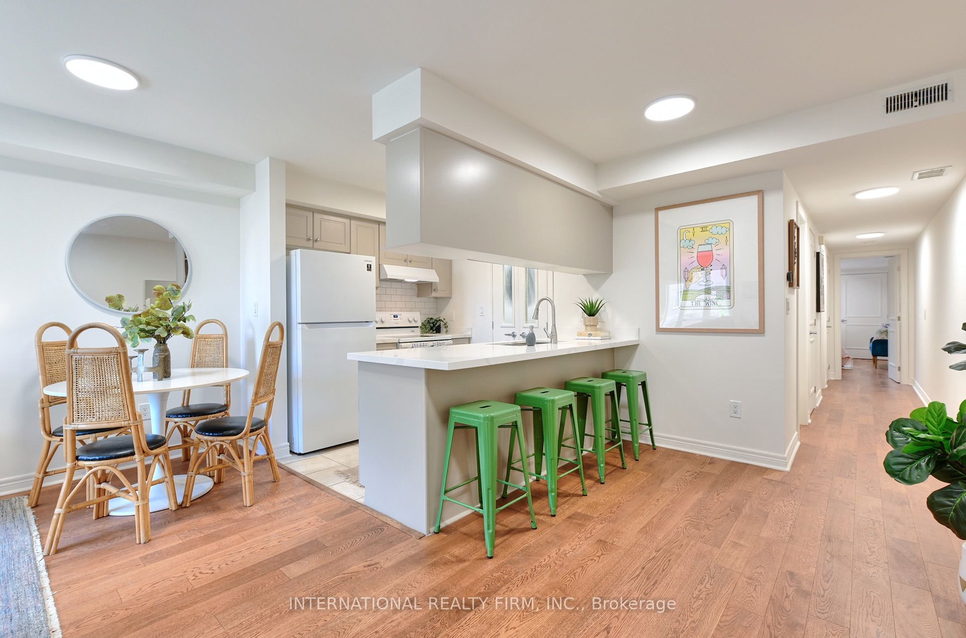60 Aerodrome Crescent 201, Toronto, ON M4G 4J1 photo 2