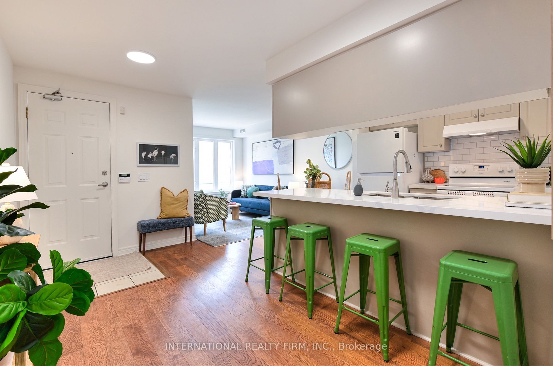 60 Aerodrome Crescent 201, Toronto, ON M4G 4J1 photo 3