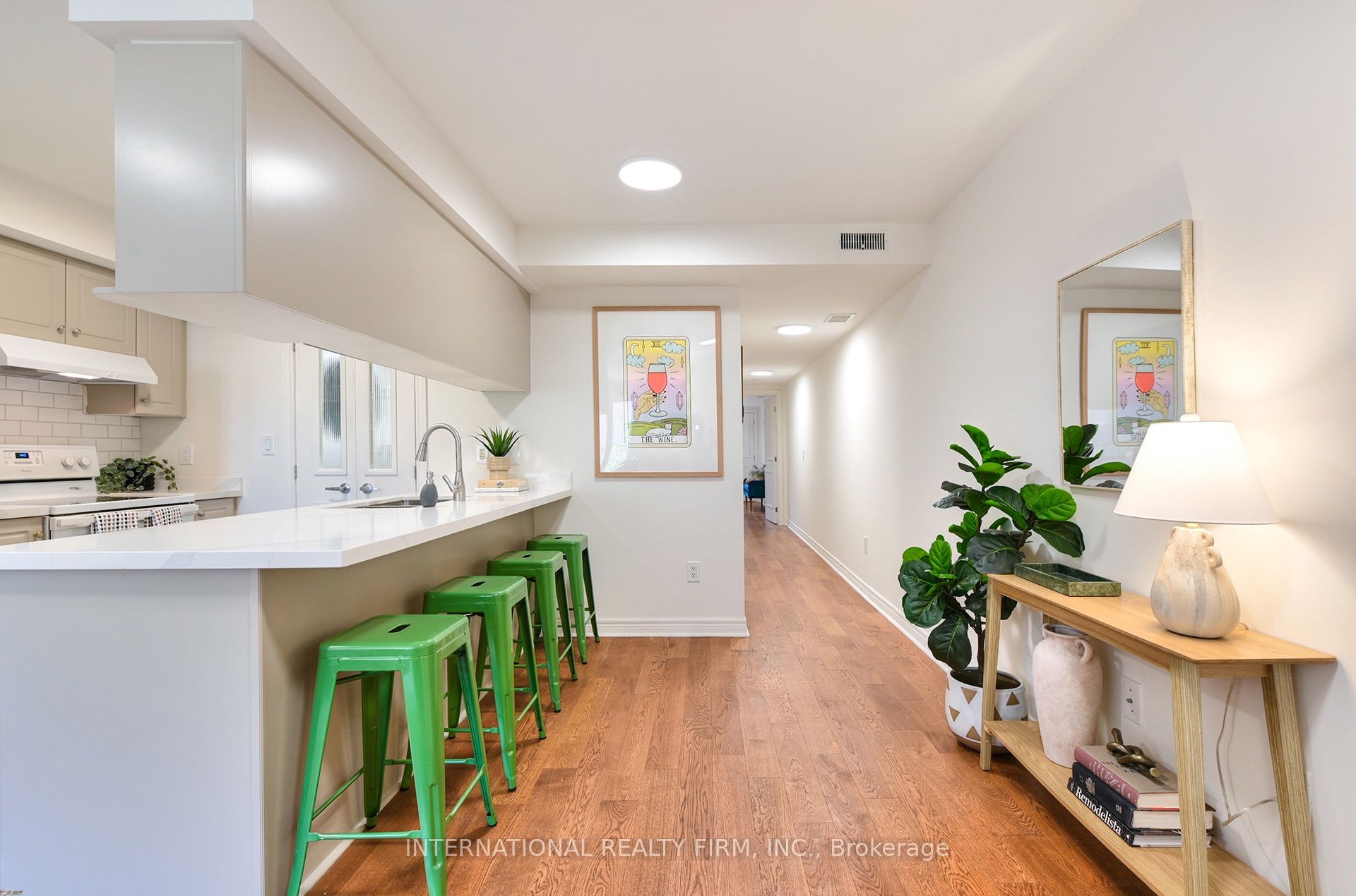 60 Aerodrome Crescent 201, Toronto, ON M4G 4J1 photo 4