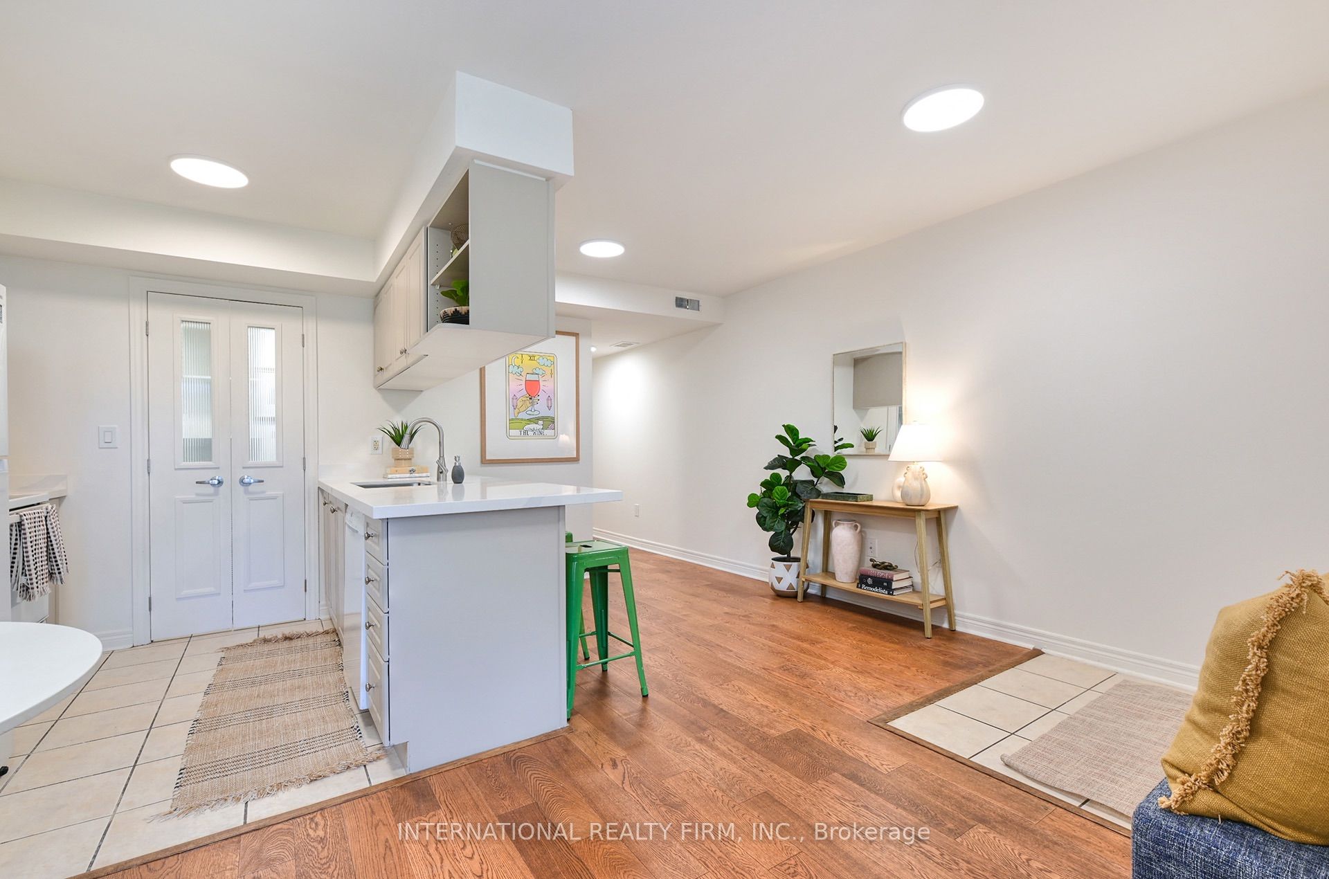 60 Aerodrome Crescent 201, Toronto, ON M4G 4J1 photo 5