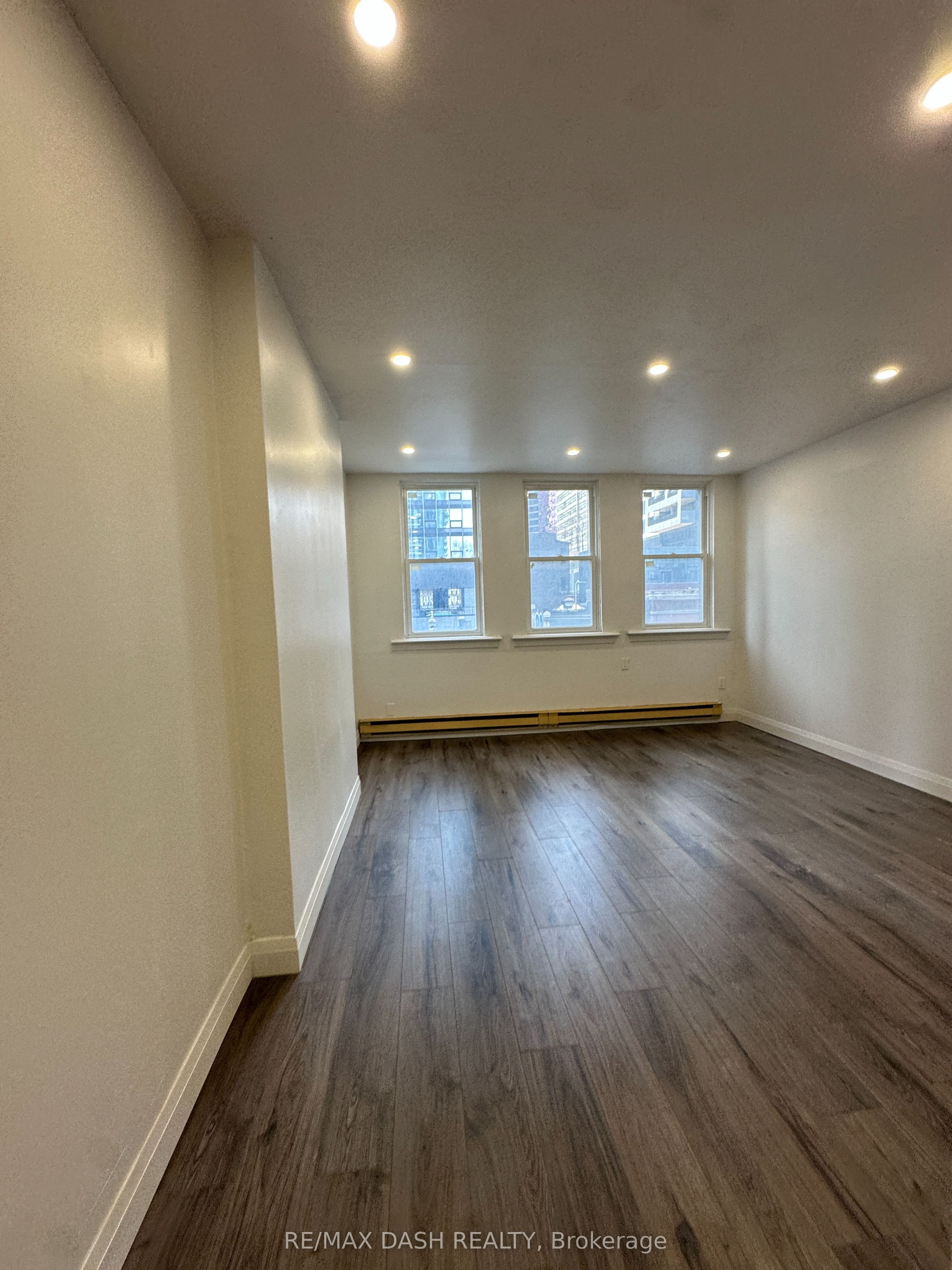 565 Yonge Street 4FL, Toronto, ON M4Y 1Z2 photo 2