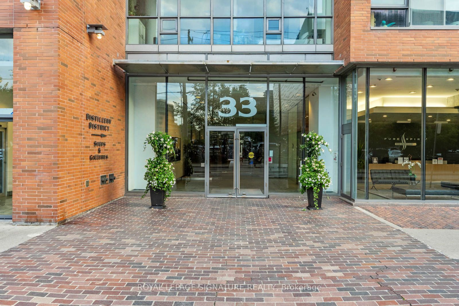 33 Mill Street 210, Toronto, ON M5A 3R3 photo 3