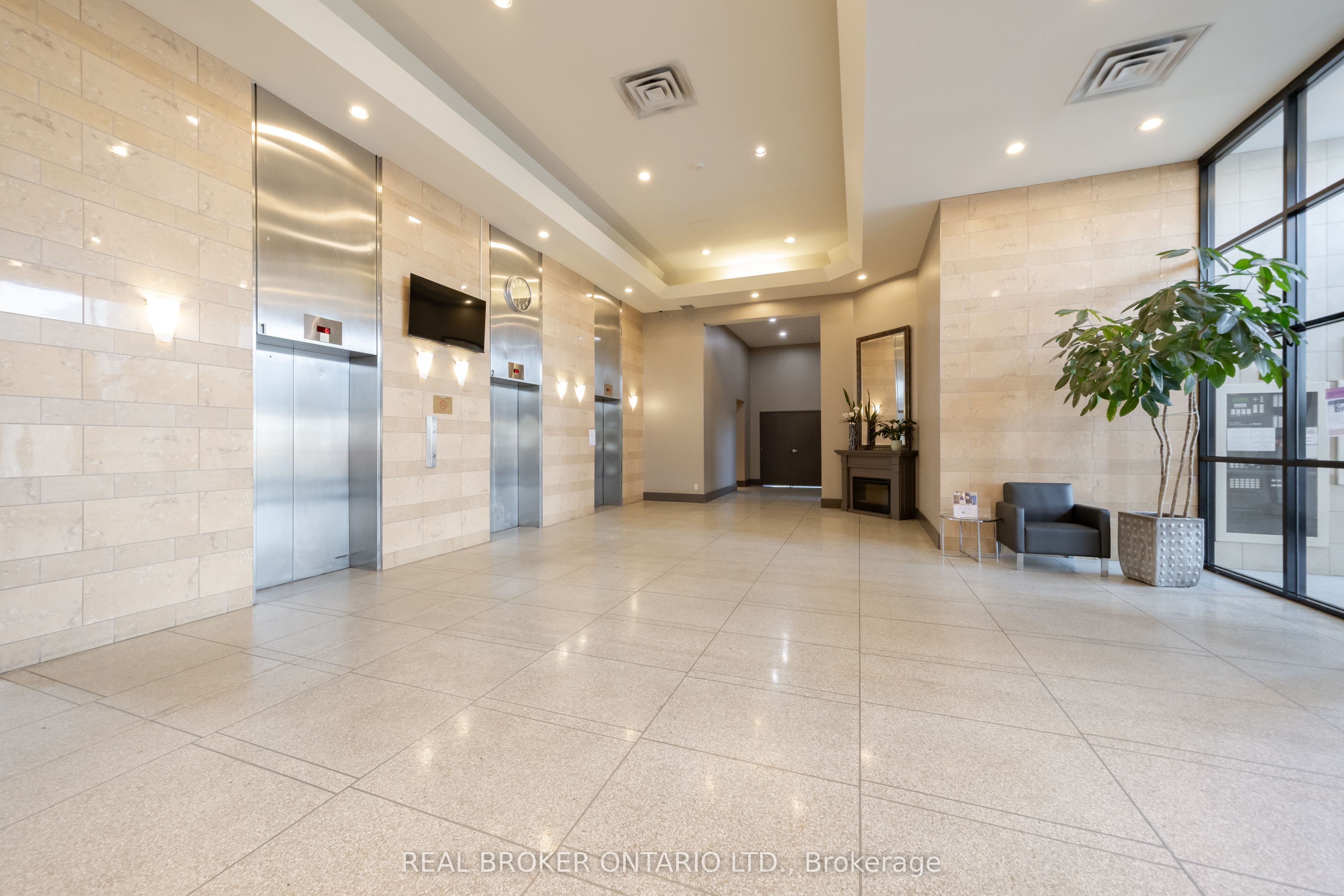 797 Don Mills Road 1106, Toronto, ON M3C 1V1 photo 3