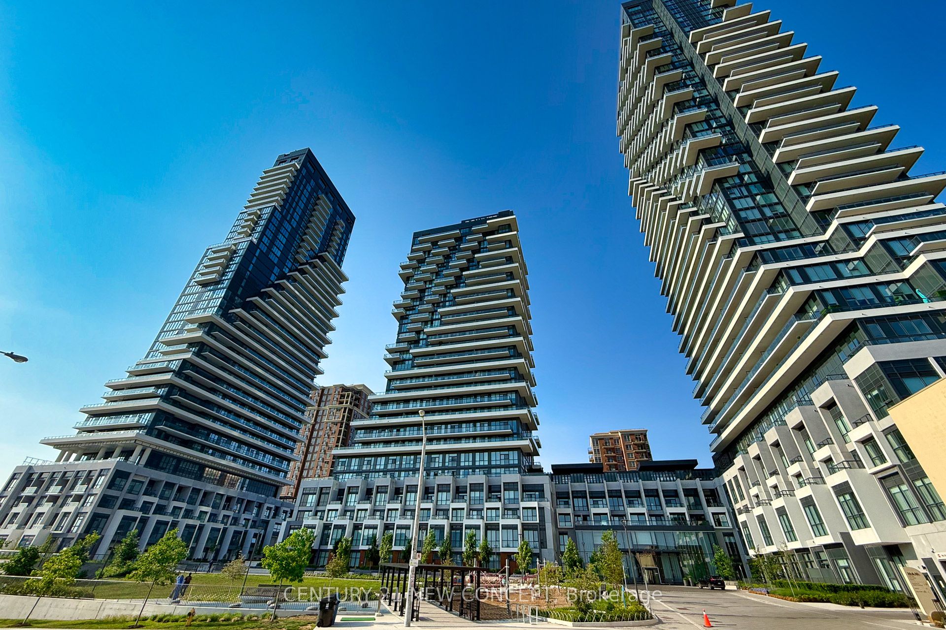 30 Inn On The Park Drive 2801, Toronto, ON M3C 0P7