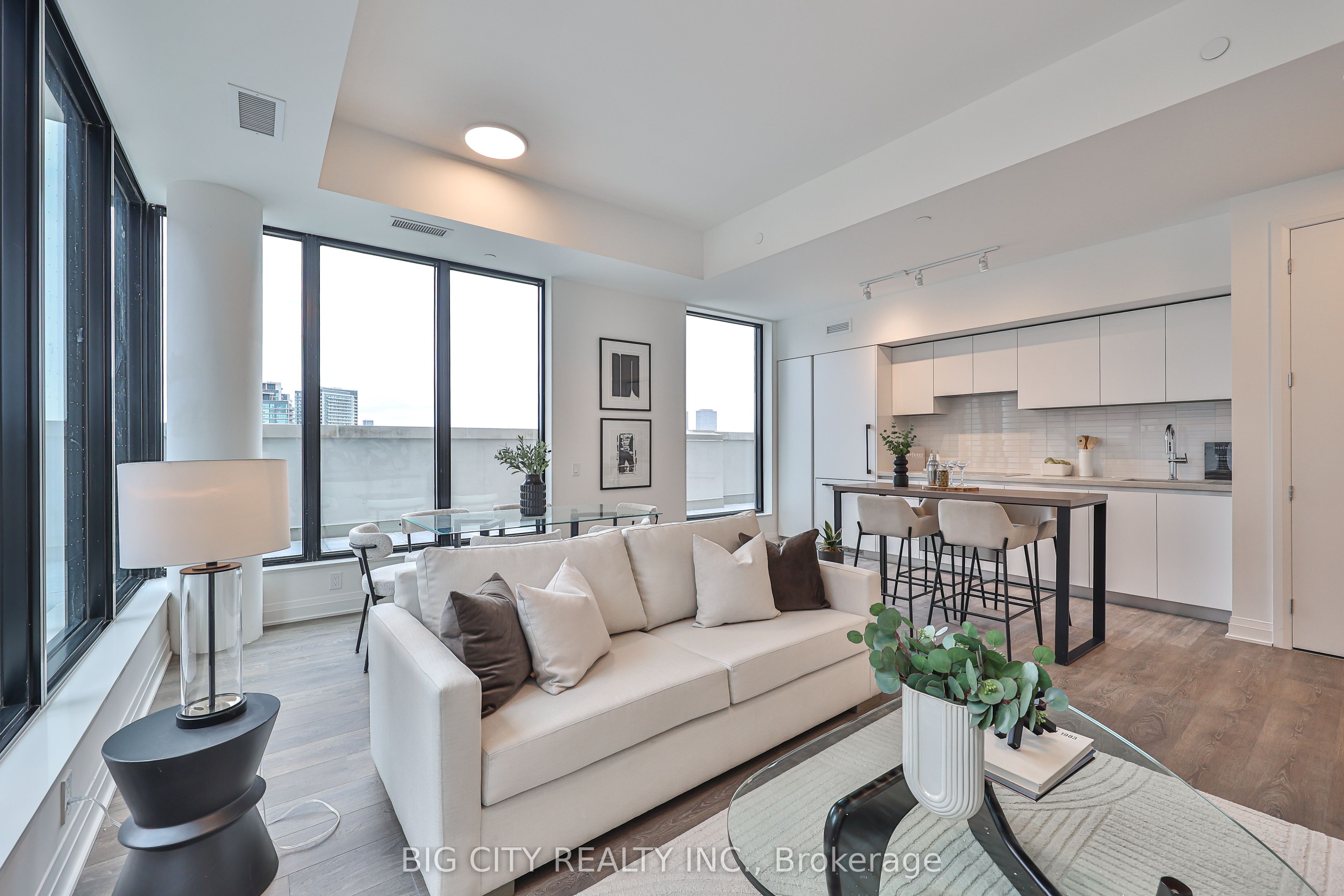 25 Frederick Todd Way 210, Toronto, ON M4G 0C9